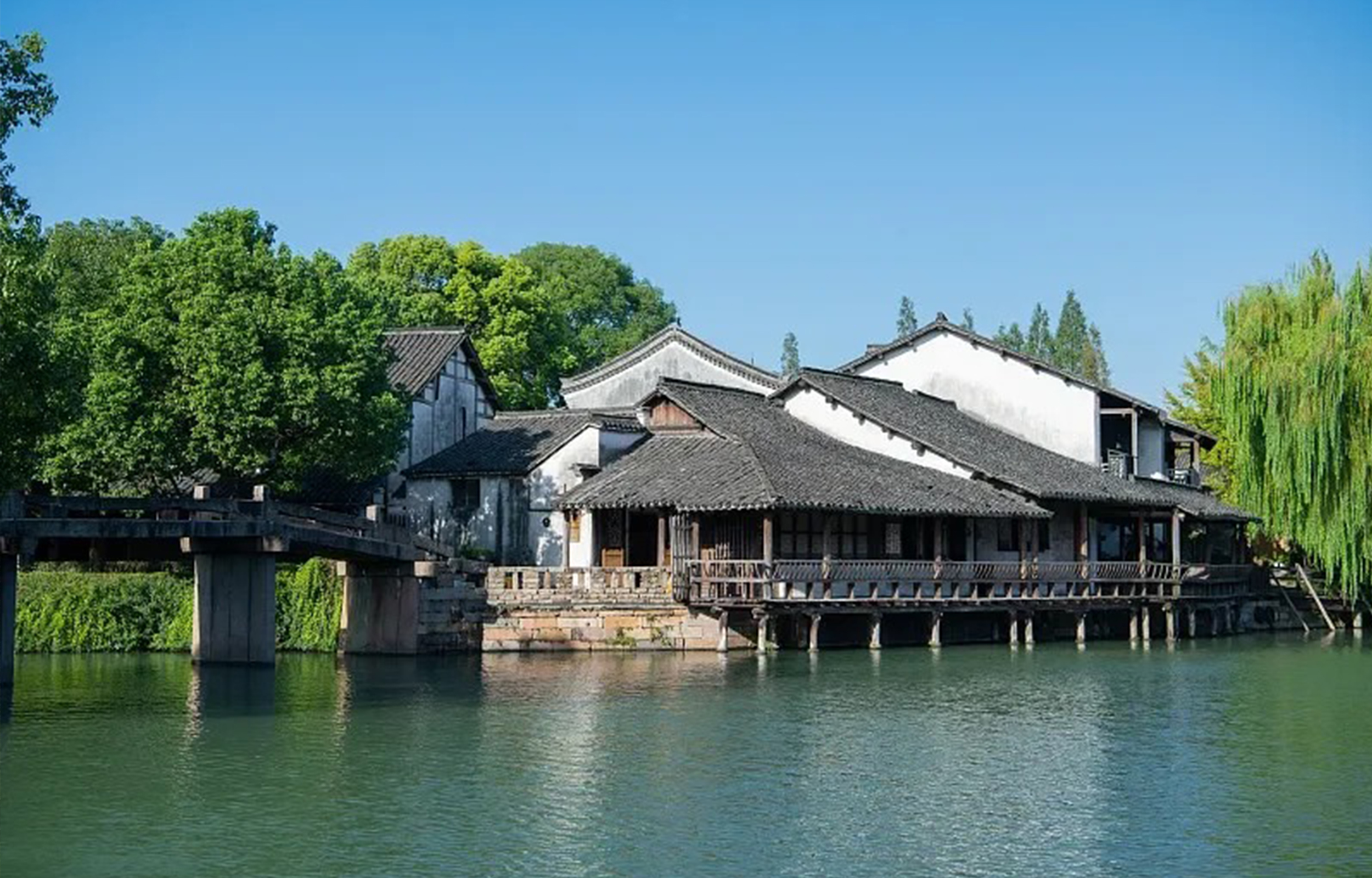 【杭州往返】乌镇高端私人导览1日游（漫步乌镇江南水乡+专业导游讲解中国乌镇历史文化+深度游览东栅西栅魅力景色+可自由享用江南特色美食）