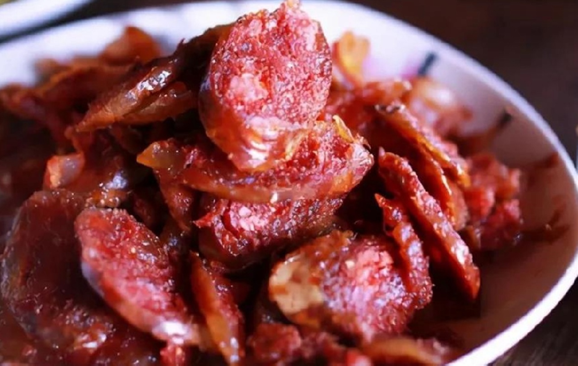 在Karen家跟妈妈一起学做地道川味香肠 - Eatwith