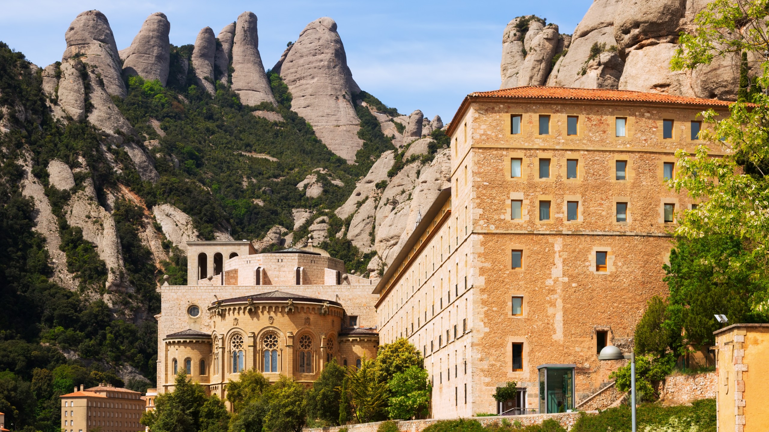 从巴塞罗那出发，蒙特塞拉特之旅（含午餐和葡萄酒品尝可选）