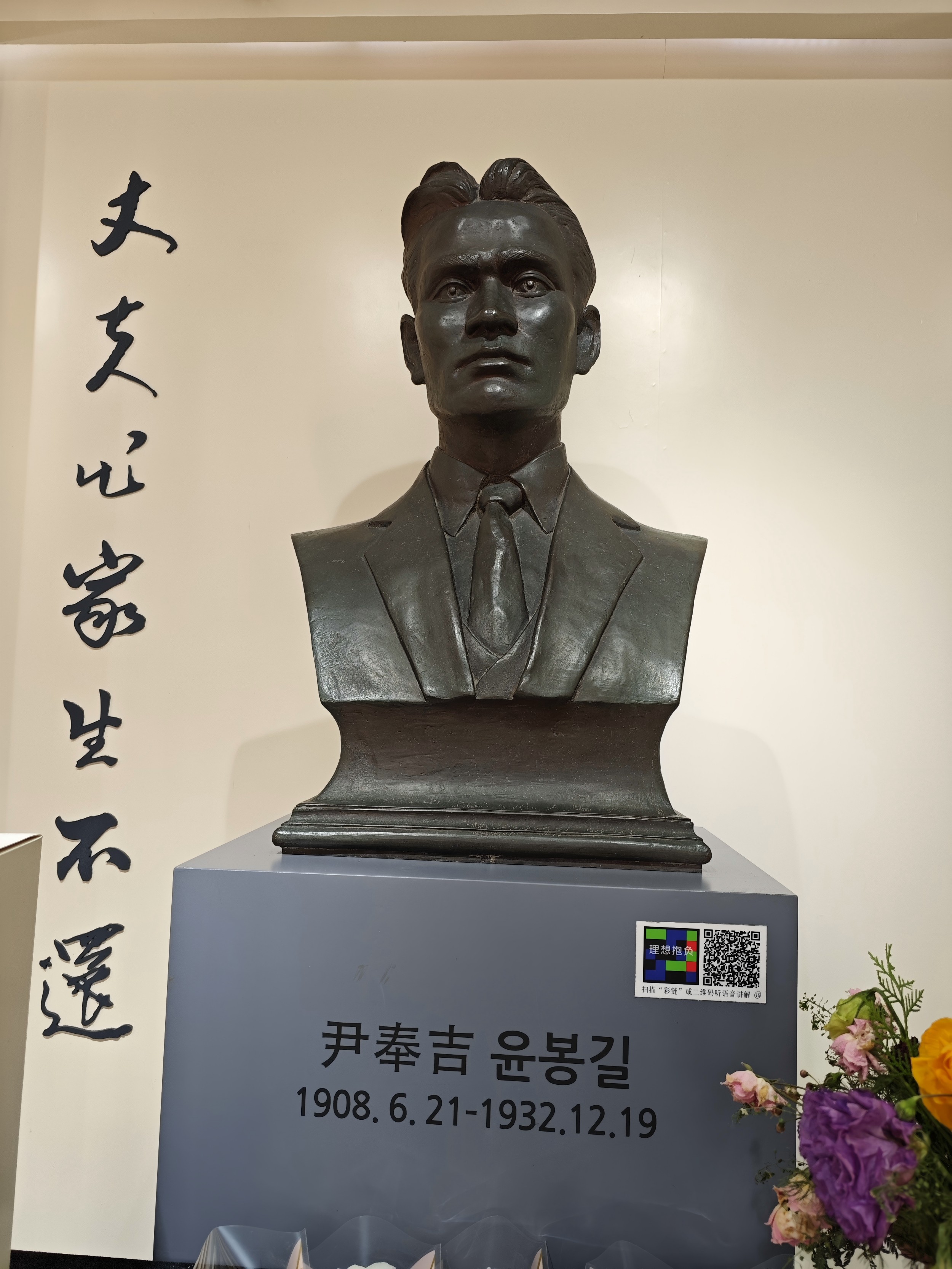 上海经典1日游（上海新天地+大韩民国临时政府旧址+虹口公园+海底捞羊肉串+夜游豫园+城隍庙老街）