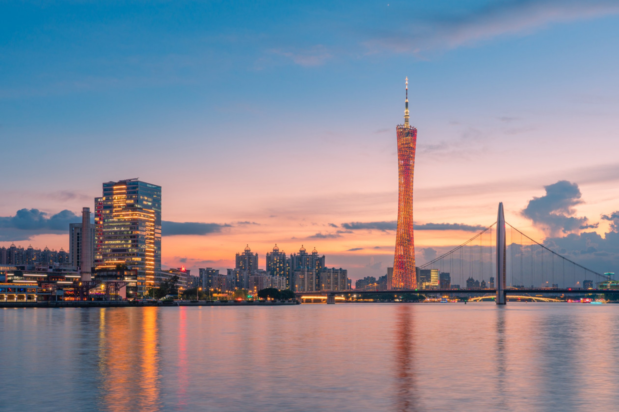 广州美食探索一日游（私家小团+包车游览+陈家祠+永庆坊+圣心大教堂+北京路+珠江夜游）