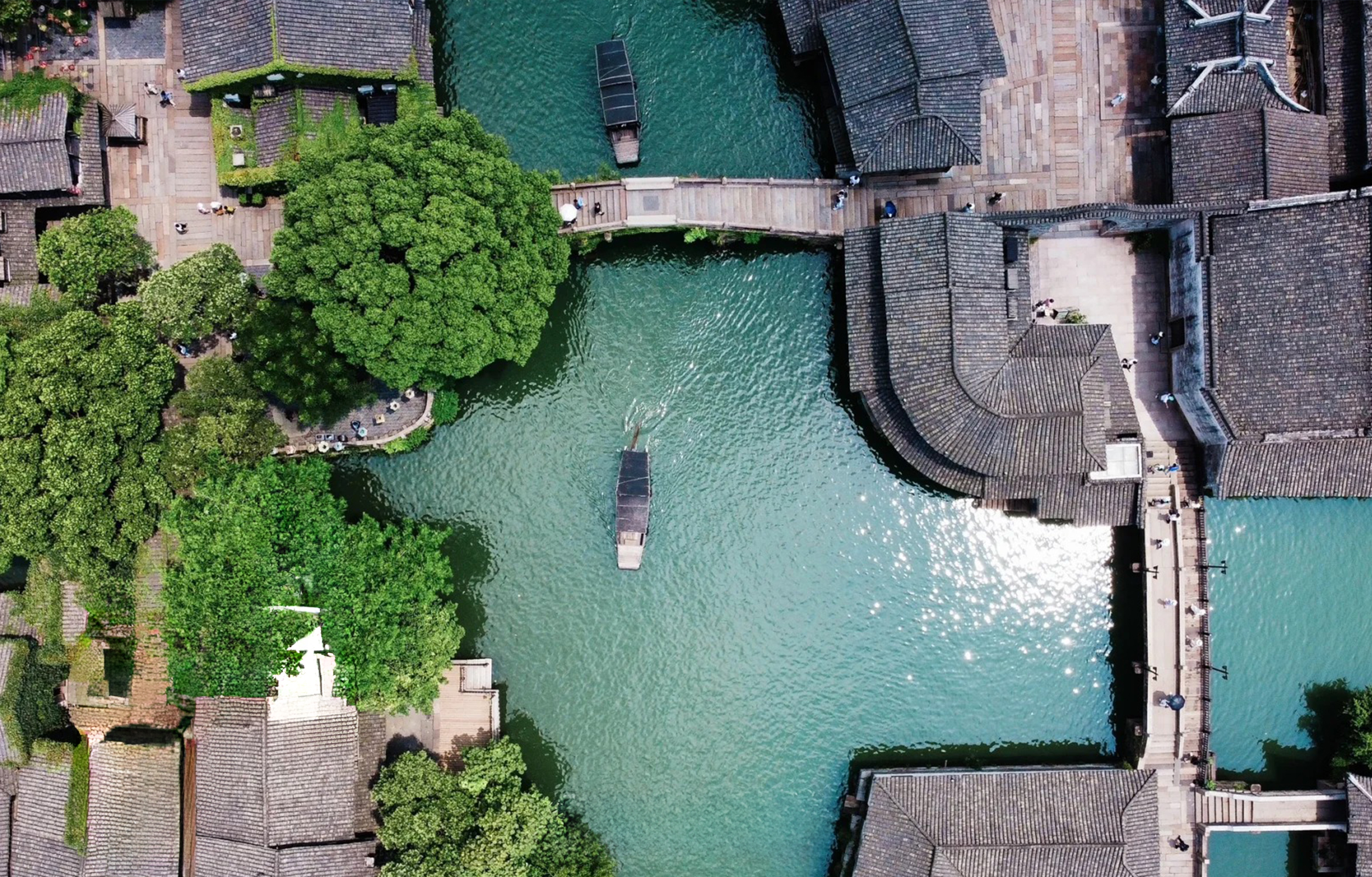 【苏州往返】乌镇高端私家团1日游（欣赏中国经典5A双江南水乡+古桥水巷自然风韵+迷人风情文化古镇+远离城市喧嚣+专业讲解历史文化）