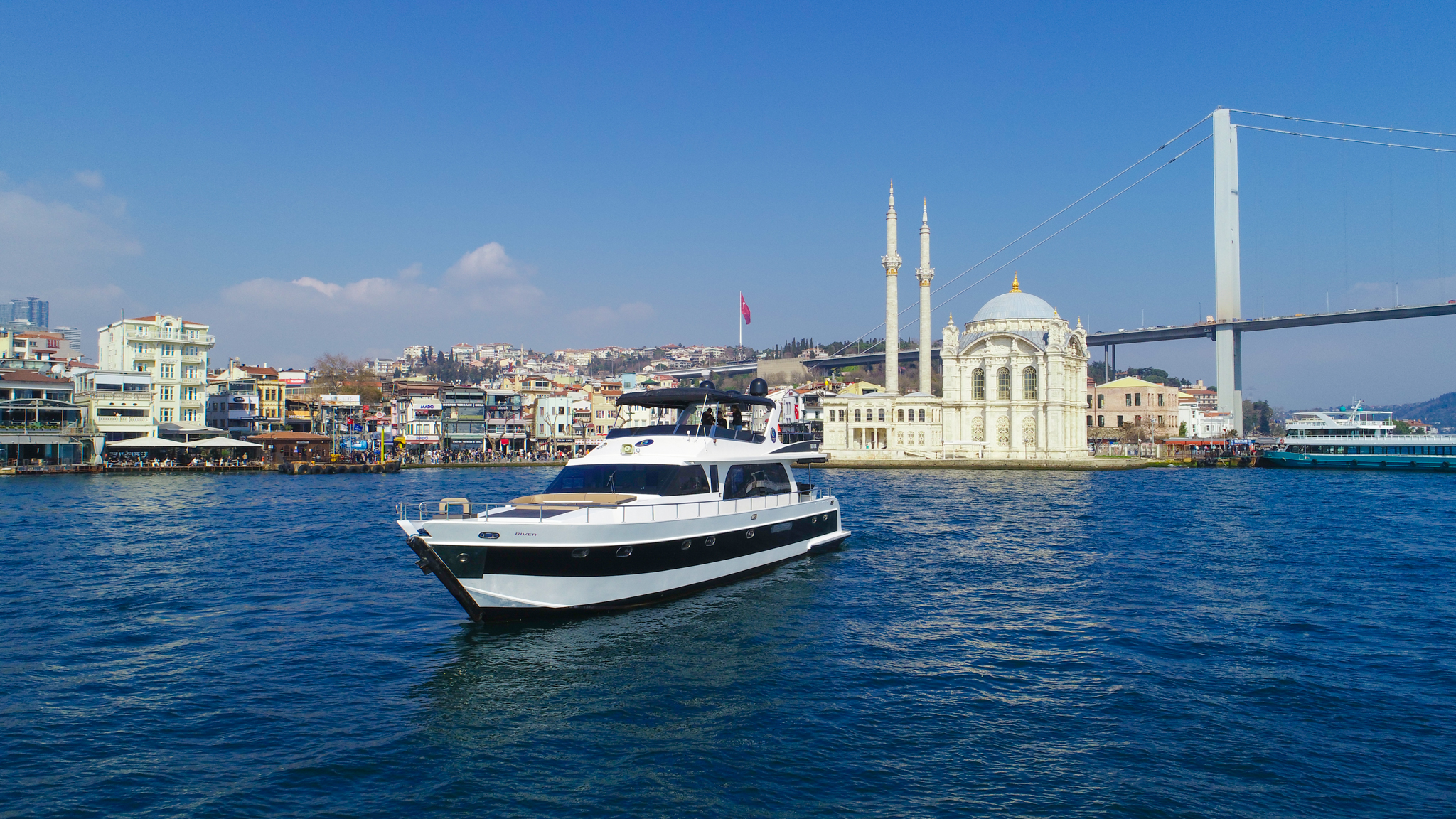 伊斯坦布尔：博斯普鲁斯海峡私人游艇巡游（含小吃）