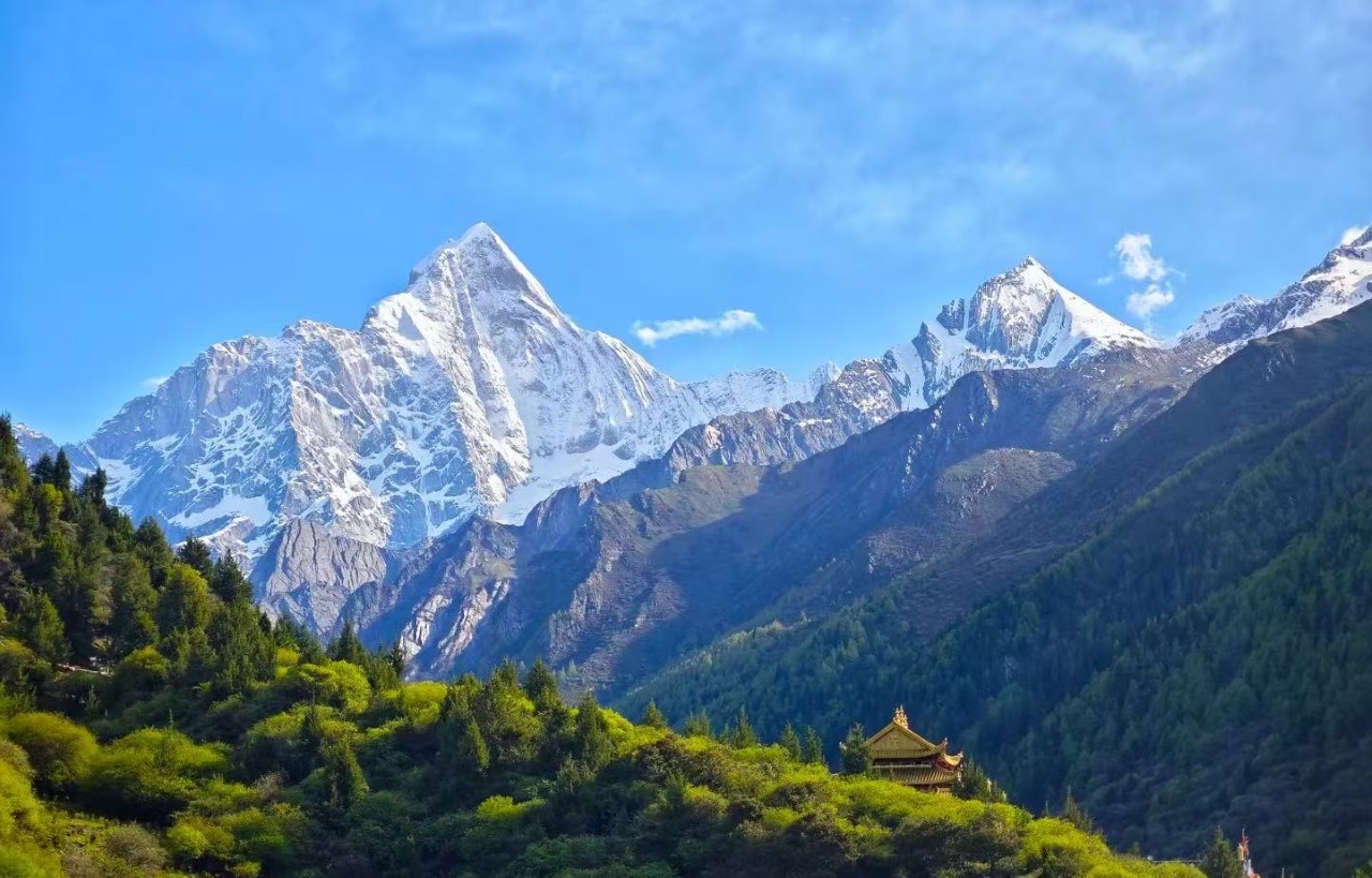 四川四姑娘山深度2日游（双桥沟+长坪沟+猫鼻梁观景台+雪山草甸+成都三环内接早）