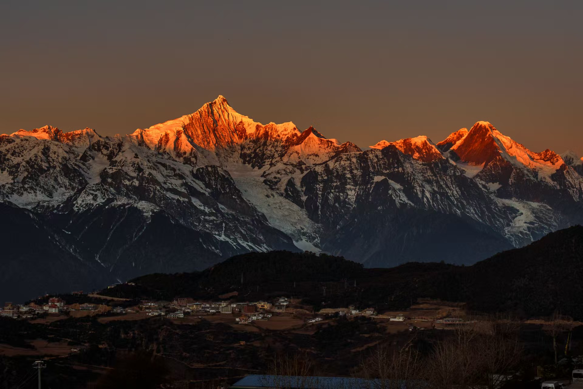 云南高奢香格里拉访山探索5日（尼丁森林/白马雪山/孔雀山徒步行程三选一/手工非遗体验+滇金丝猴+梅里日照金山+葡萄酒品鉴