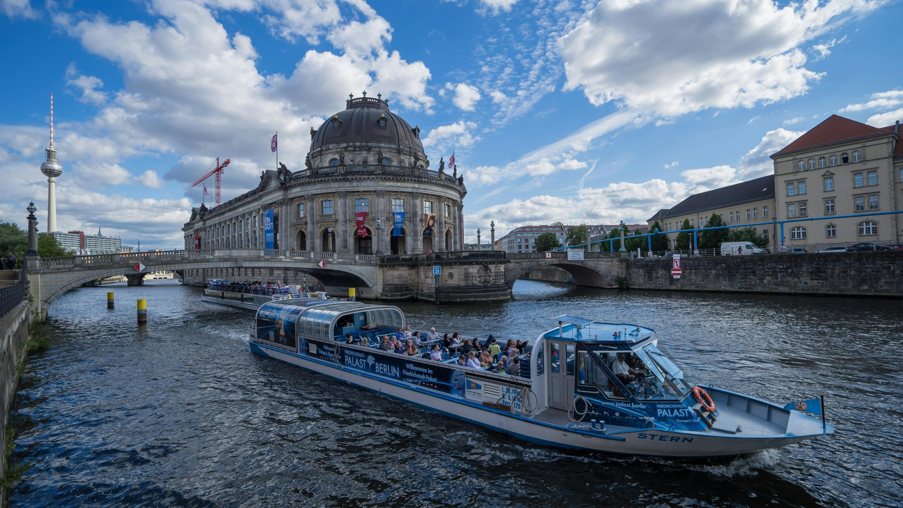 从腓特烈大街出发的柏林观光游船体验