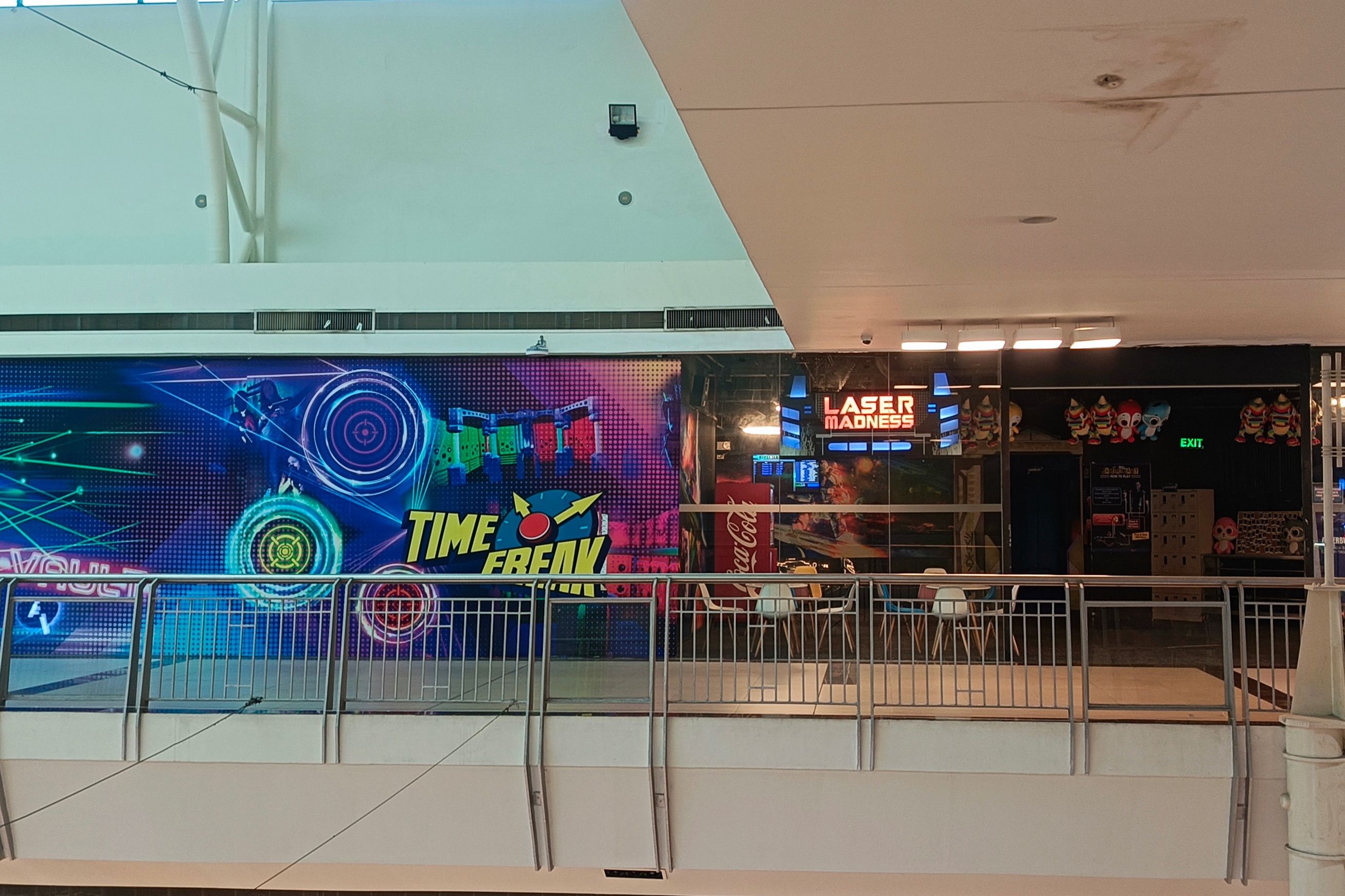 在阿拉邦节庆购物中心 (Festival Mall Alabang) 的 Laser Madness 激光枪战