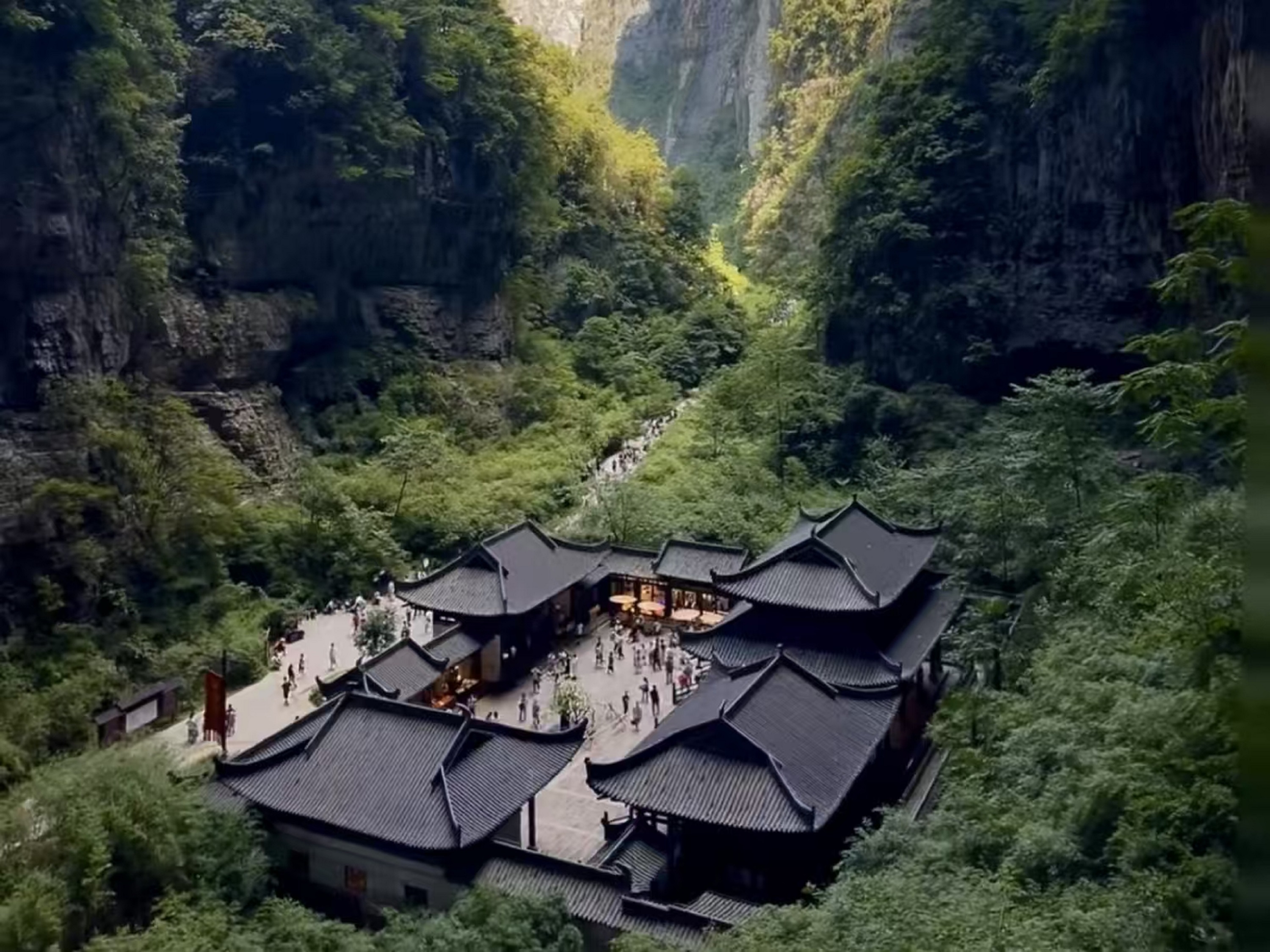 重庆魅力高端私家团5日游（仙女山+武隆天生三桥+乌江画廊+大足石刻+洪崖洞+玩遍网红重庆精华景点+精品酒店）