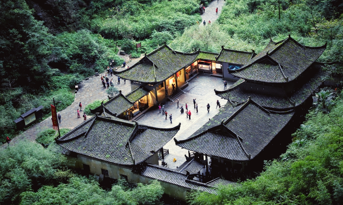 重庆武隆高端私家团1日游（武隆天生三桥+龙水峡地缝+乌江画廊+变形金刚4取景地+自然遗产峡谷+飞流瀑布+12小时精华景点畅玩+尊贵待遇）