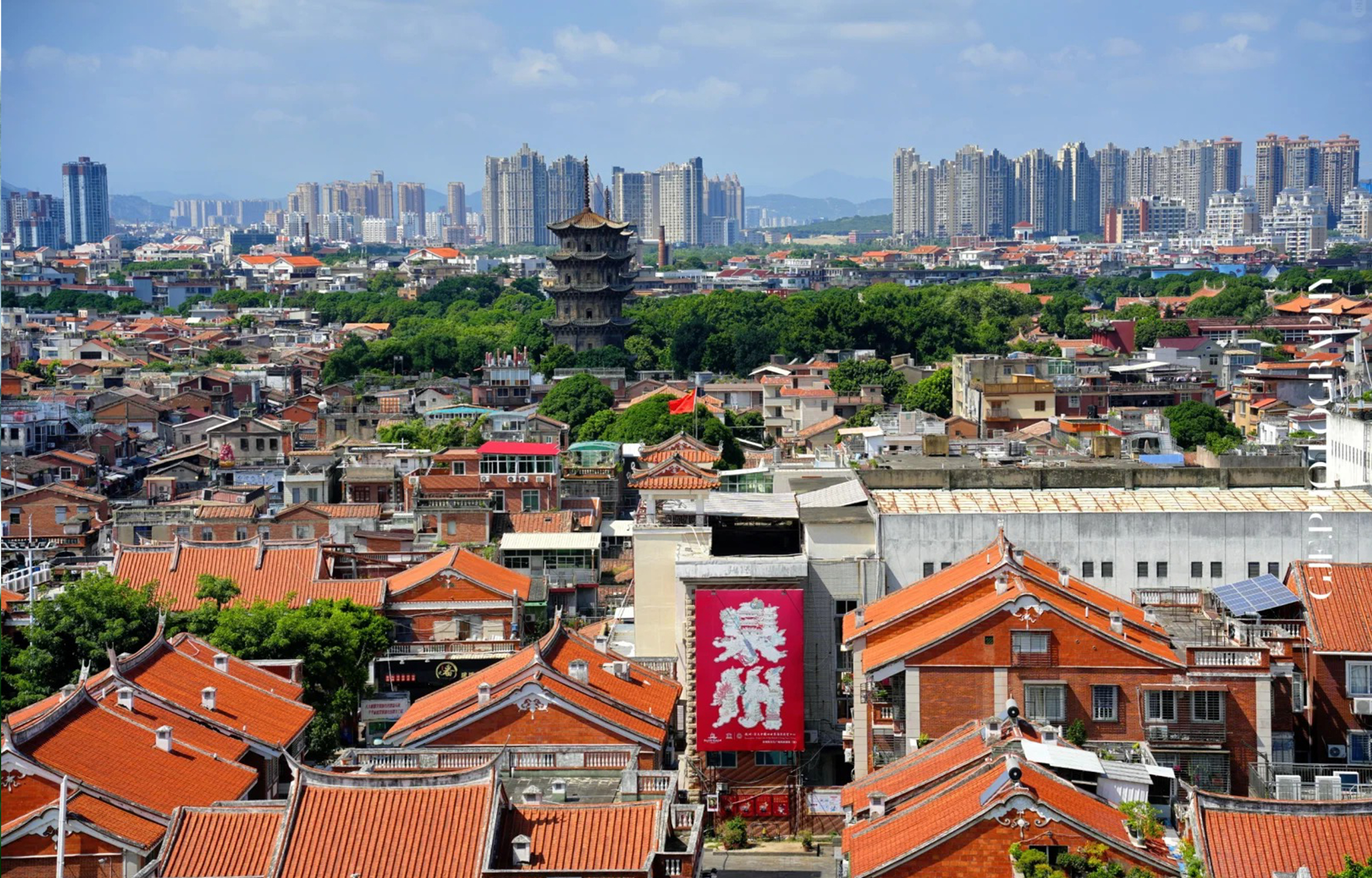 福建泉州蟳埔村&开元寺&洛阳桥1日游（蟳埔村+开元寺+跨海梁式洛阳桥+《黑神话悟空》取景地+赠送女士簪花项目+探索非遗魅力+厦门往返）