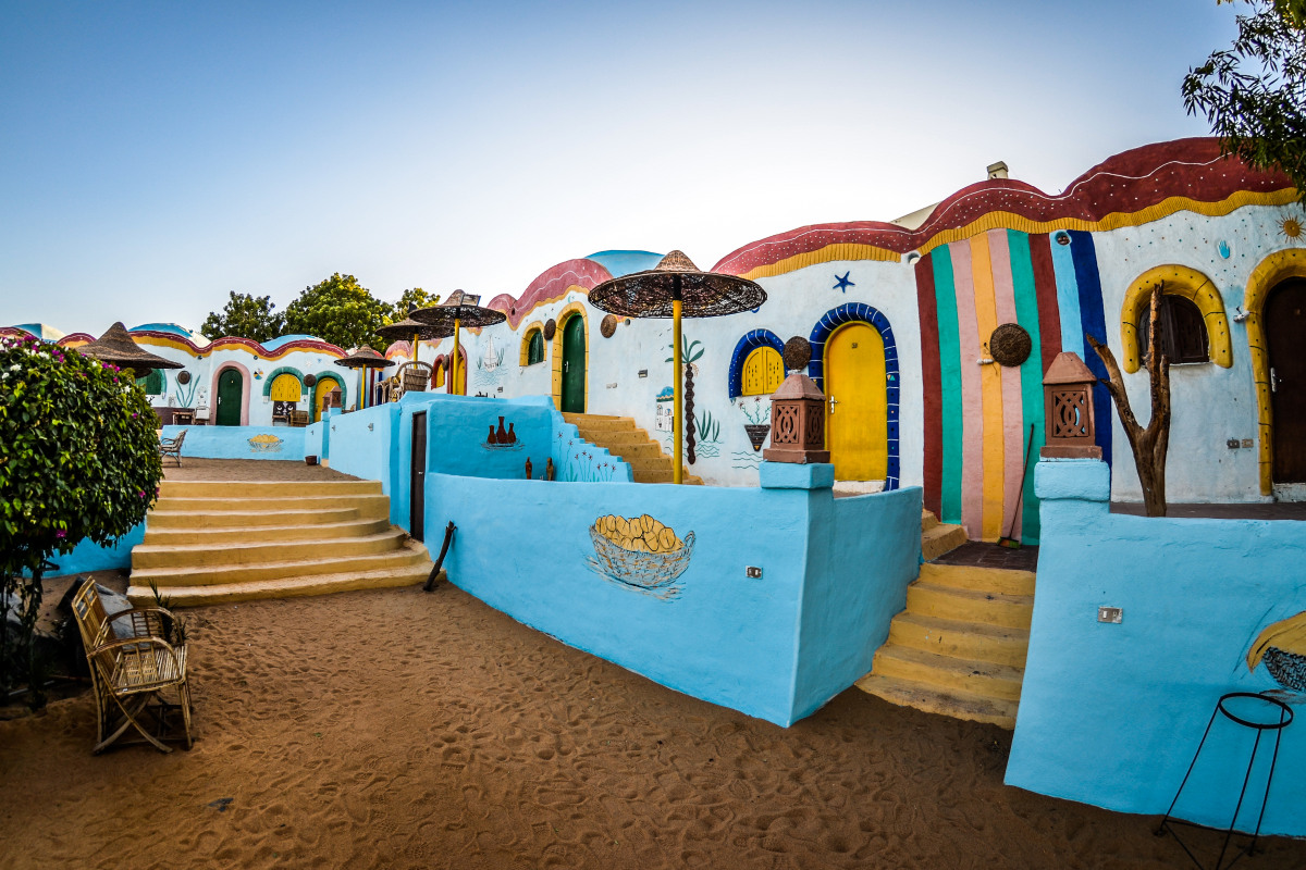 乘摩托艇游览阿斯旺努比亚村