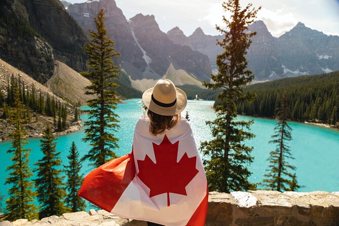 梦莲湖 (Moraine Lake)、路易斯湖 (Lake Louise)、强斯顿峡谷 (Johnston Canyon) 和班夫镇 (Banff) 一日游