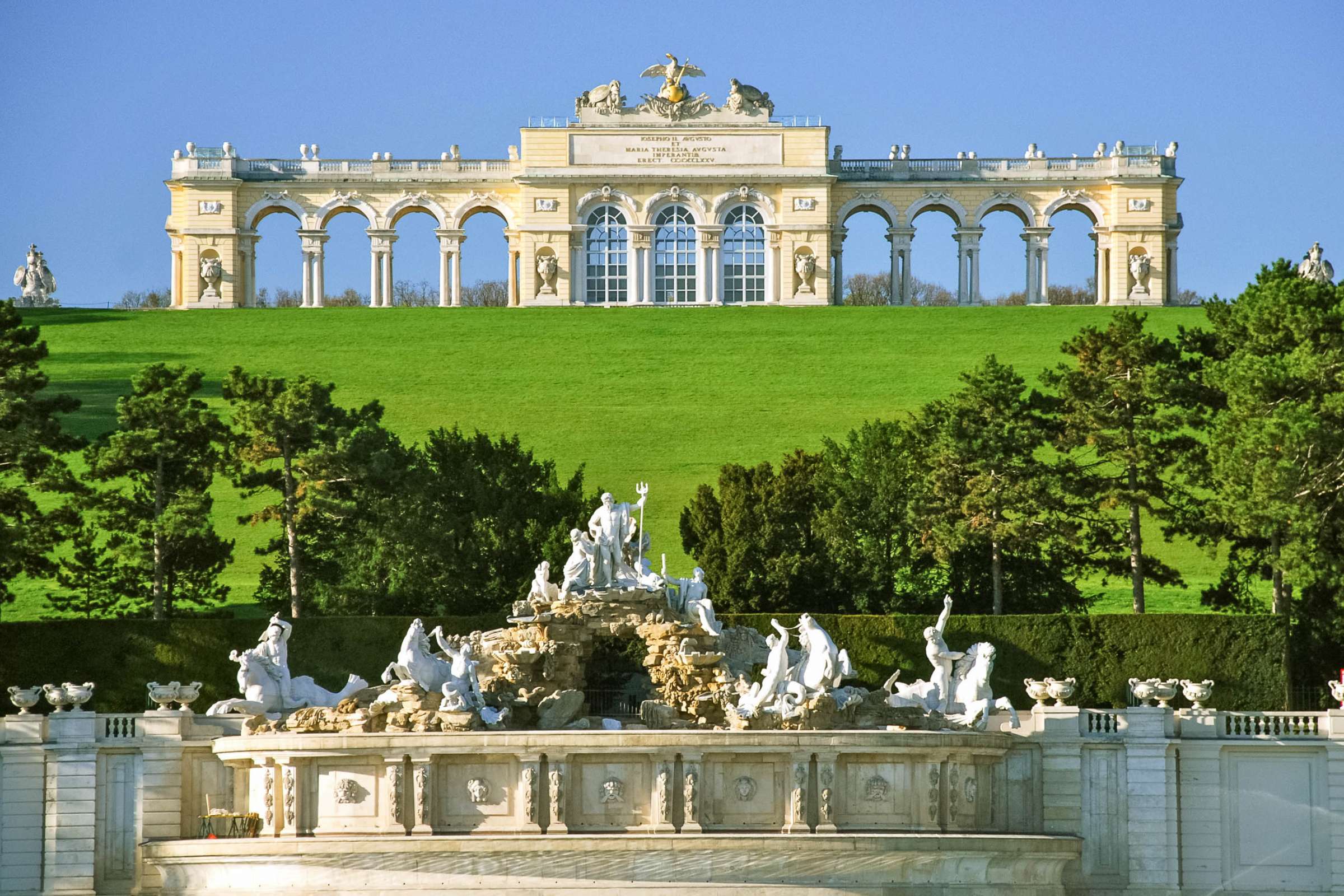 维也纳：熊布朗宫和花园导览游 (Vienna: Schönbrunn Palace and Gardens Guided Tour)