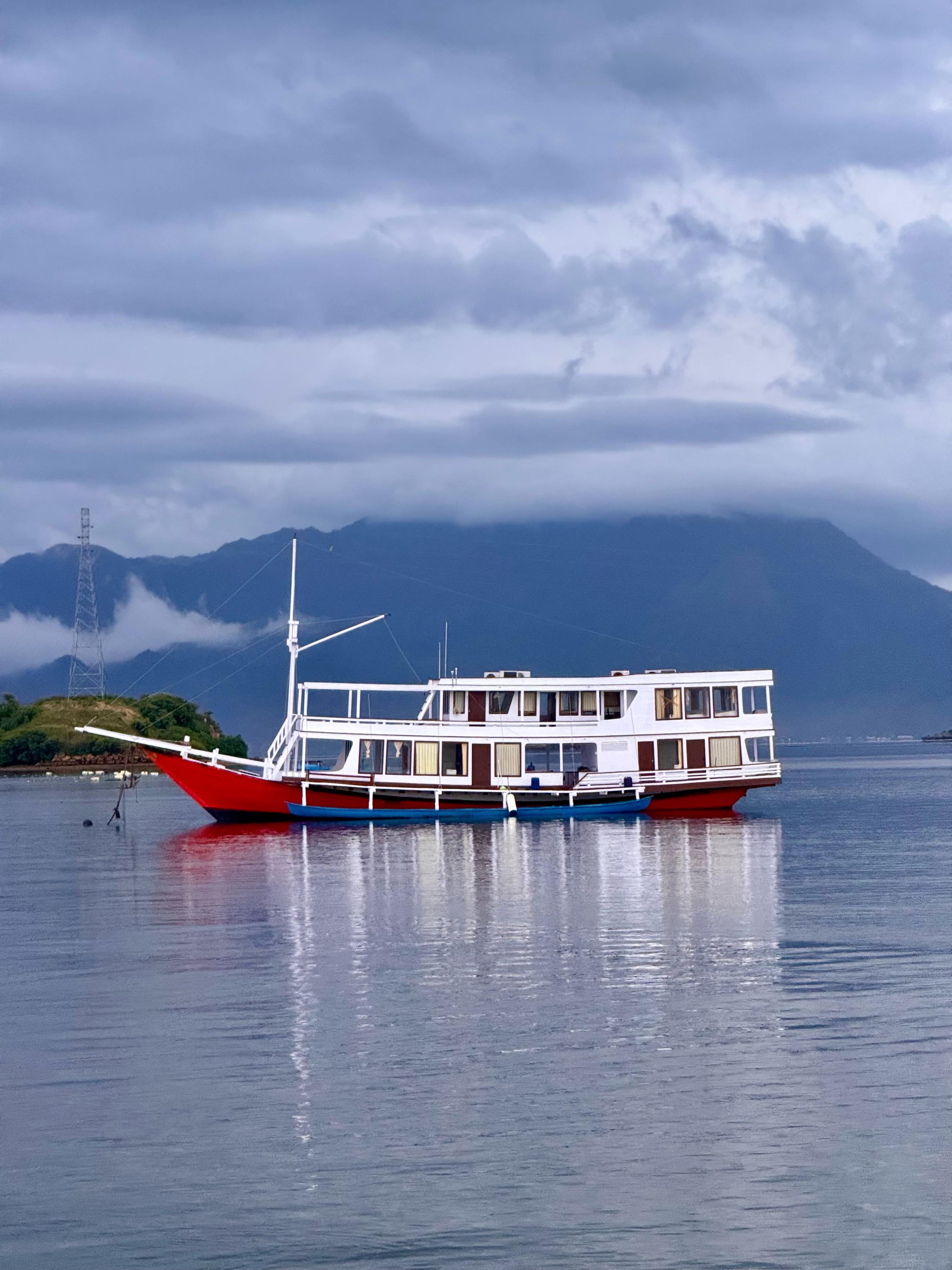 国王西罗克斯号菲尼西帆船科莫多岛船宿之旅纳闽巴焦