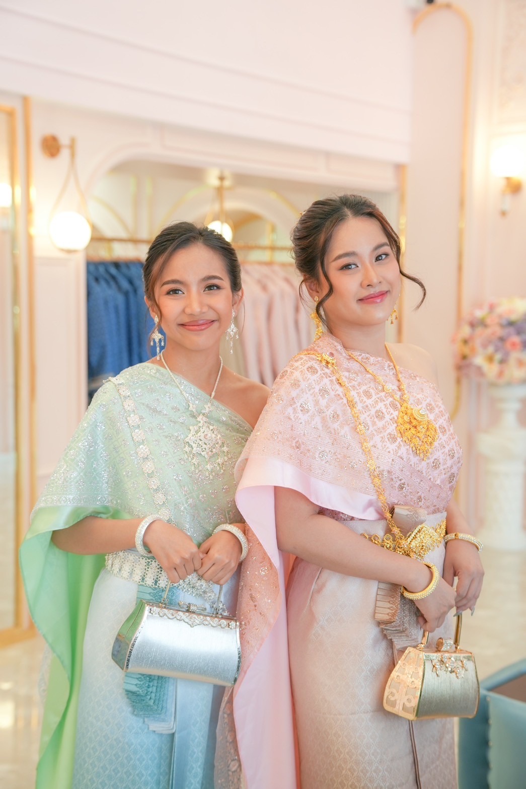 体验泰国故事的传统泰服