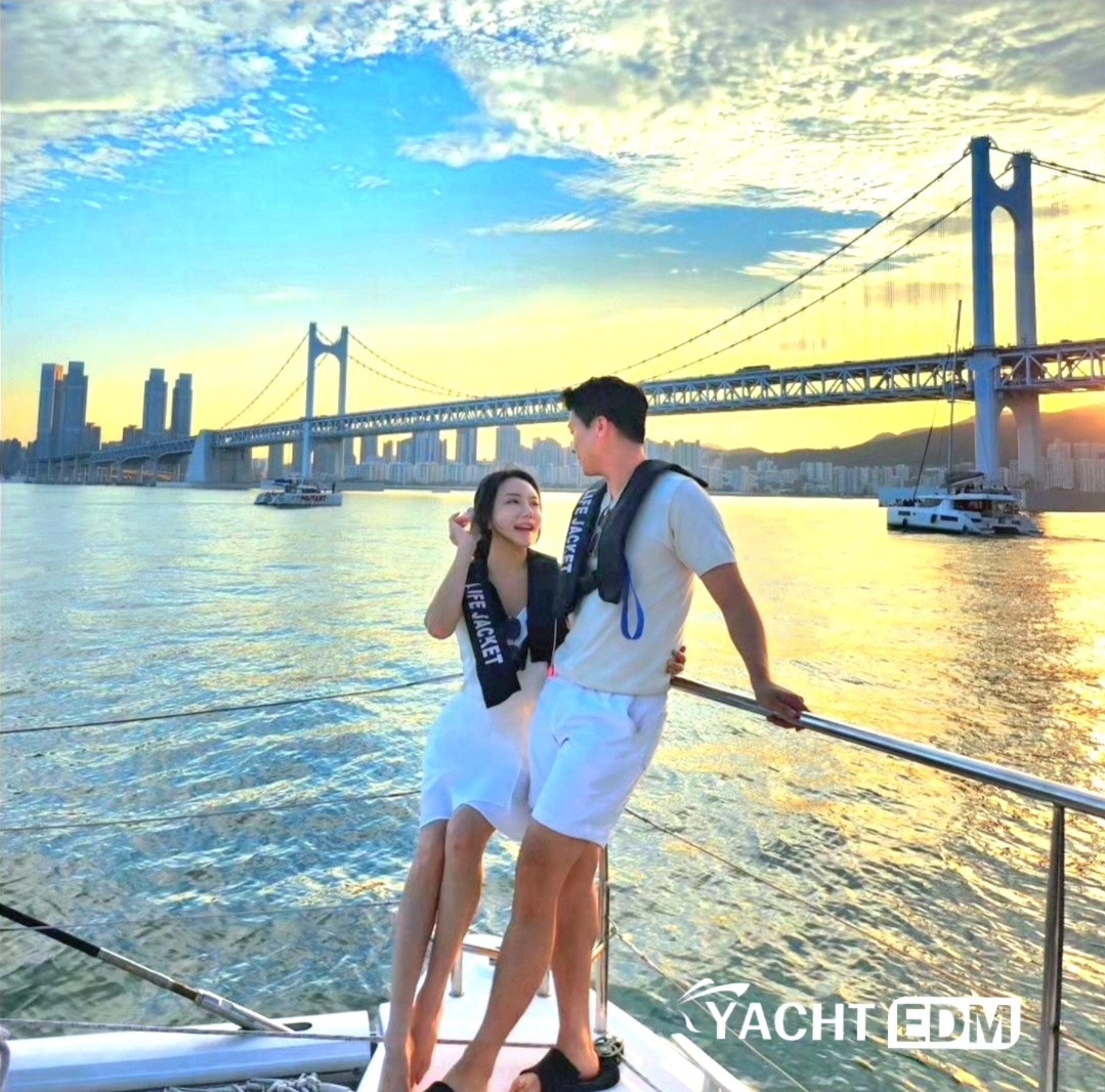 搭乘游艇体验釜山 K-POP 电音派对航程 / 私人或团体旅游