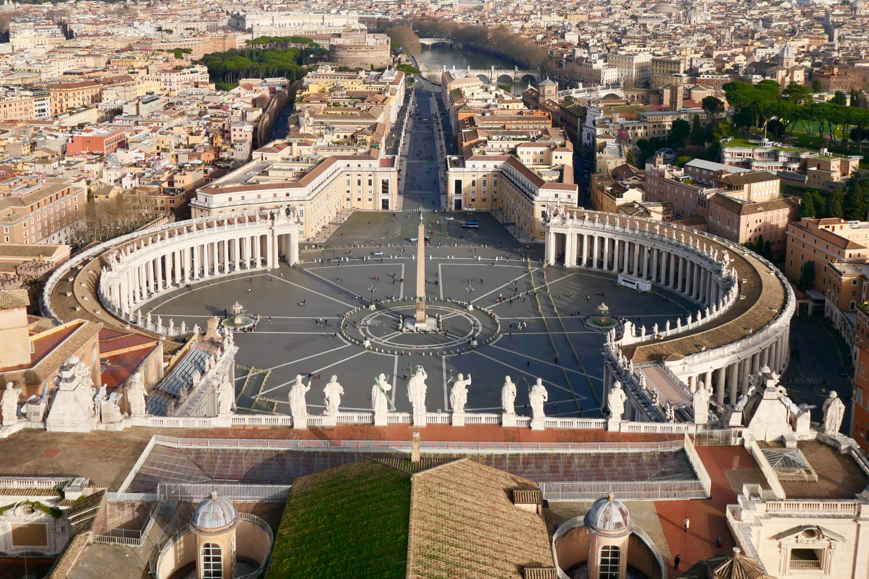 罗马圣彼得大教堂顶部地下室导览