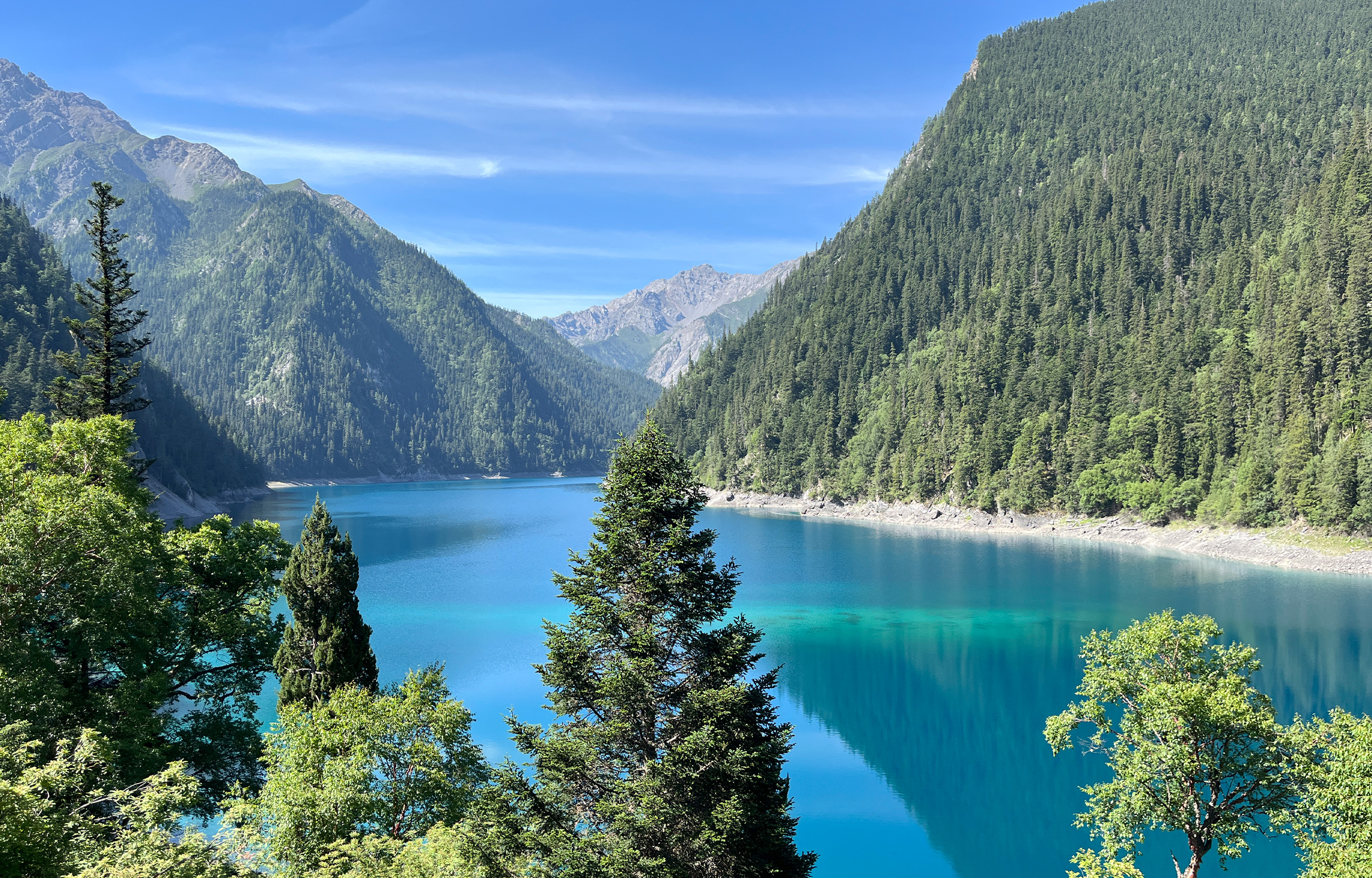 川西大美九寨6日游（升级4晚4钻酒店+夜宿九寨沟+黄龙+四姑娘山双桥沟+卧龙中华大熊猫苑+松潘古城+8人VIP团）