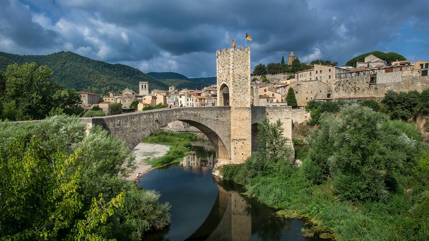 从巴塞隆纳出发的中世纪村庄一日游