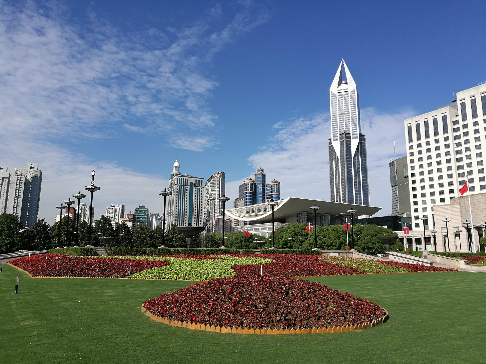 上海岚灵花鸟市场+人民公园+玉佛禅寺+城隍庙+南京路+外滩 私人导览一日游