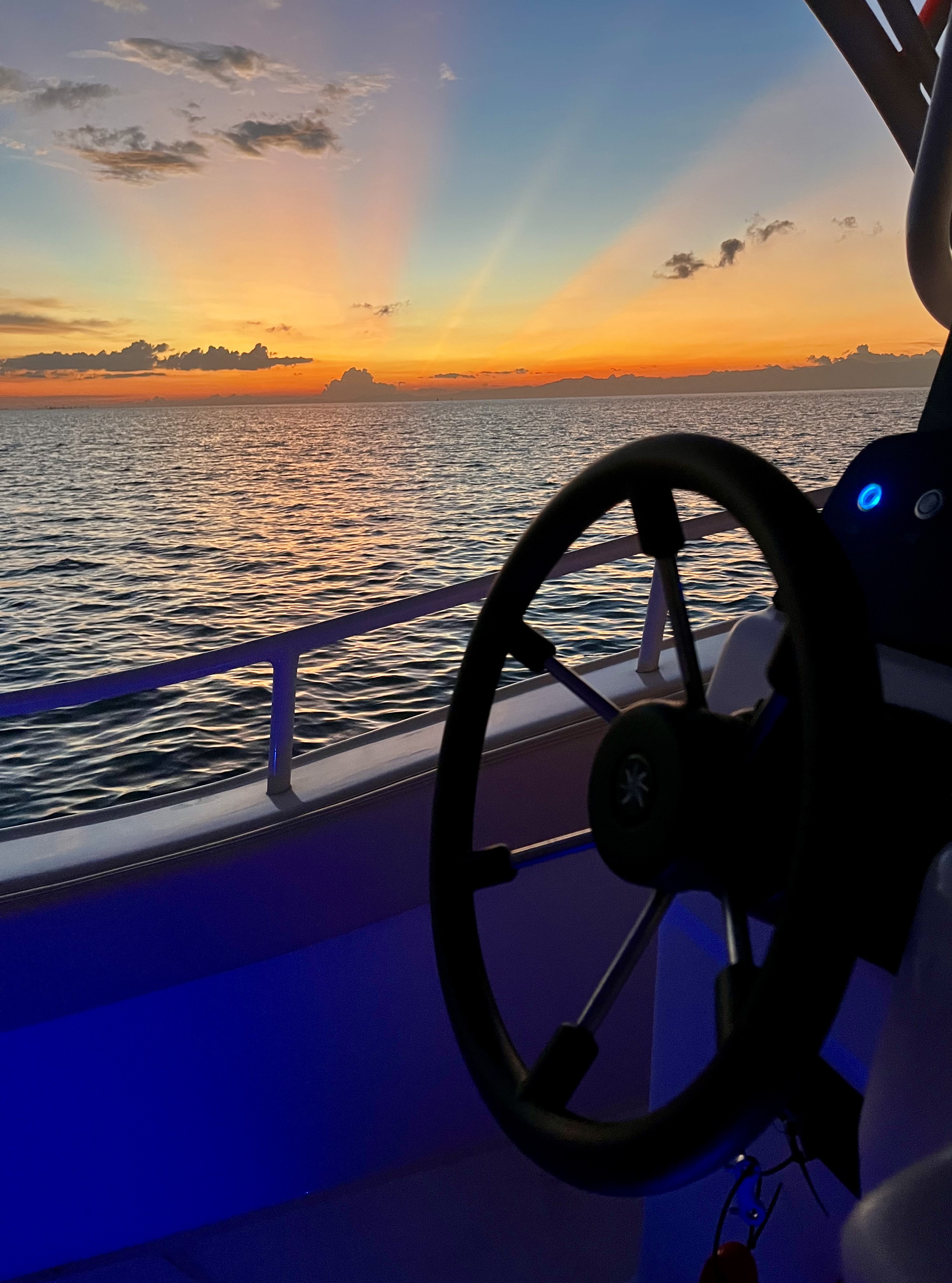 伊洛伊洛市(Iloilo City)和吉马拉斯(Guimaras)日落巡游