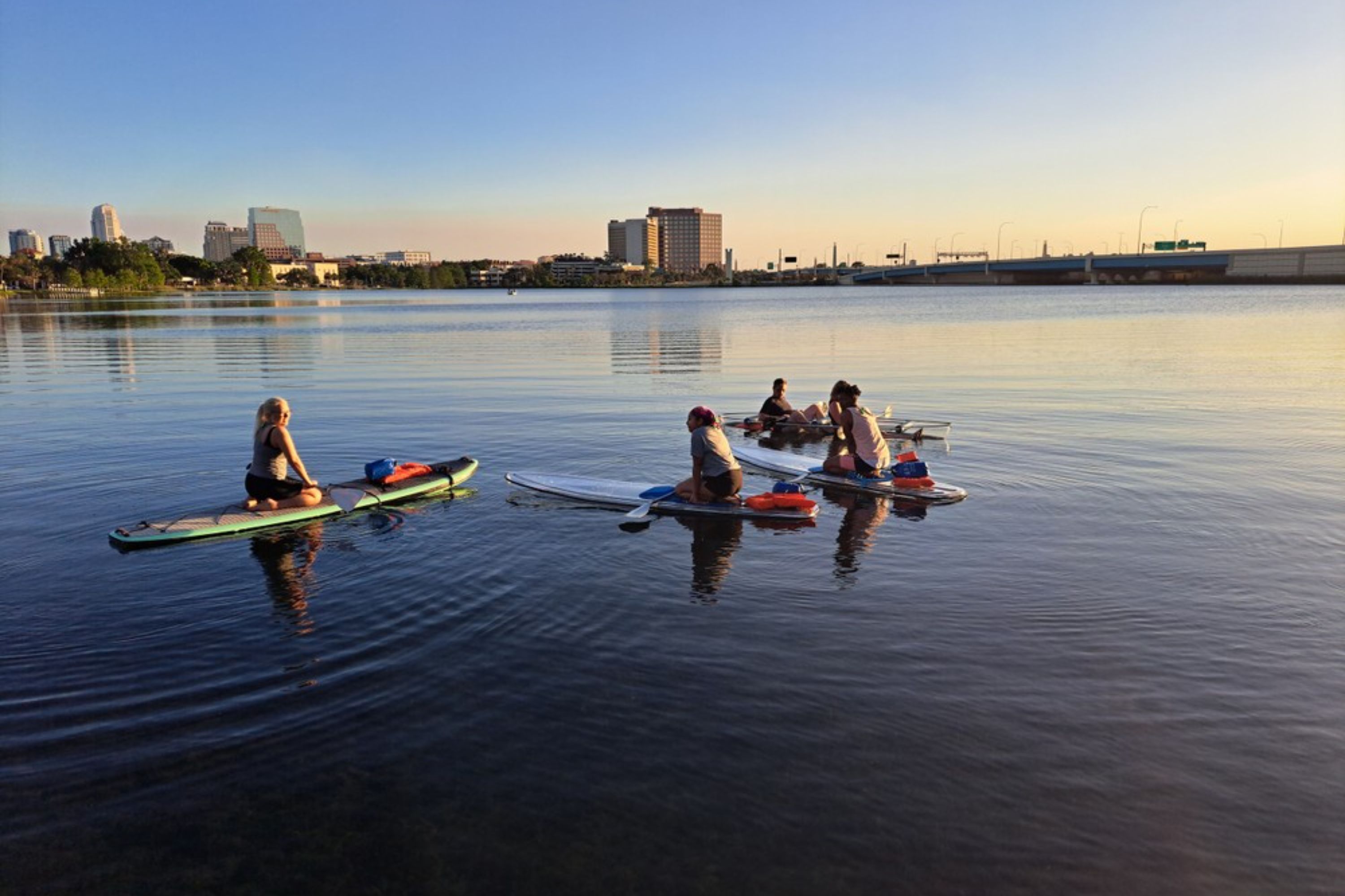 奥兰多城市透明皮划艇或桨板天堂之旅 (Urban Clear Kayak or Paddleboard Paradise Tour in Orlando)