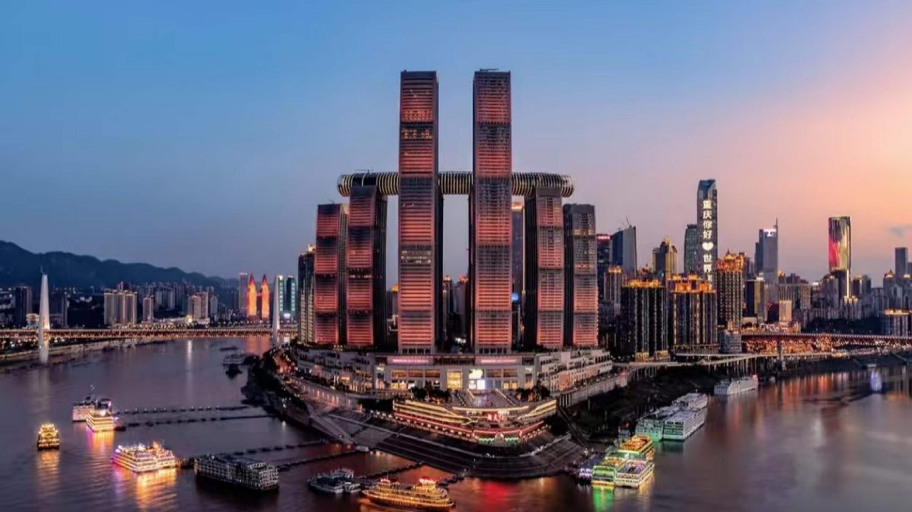 重庆还原历史+夜景1日游（渣滓洞+磁器口+洪崖洞+长江索道+两江夜景游船+李子坝座轻轨）