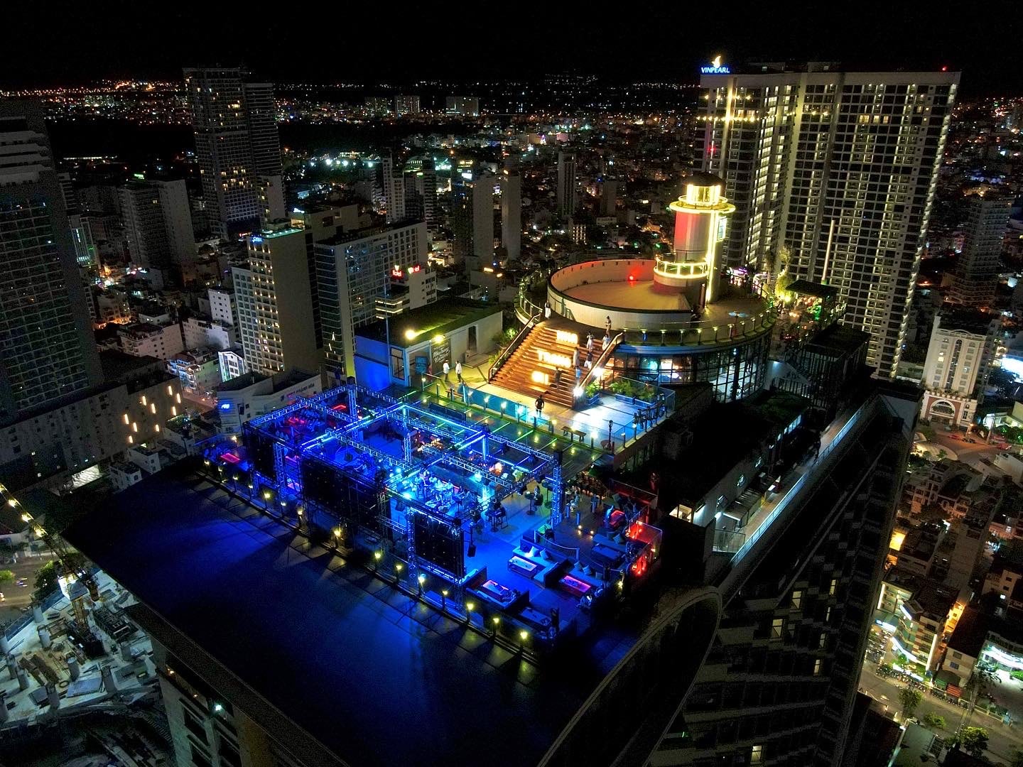 芽庄 Skylight 360 空中观景台与顶楼海滩俱乐部