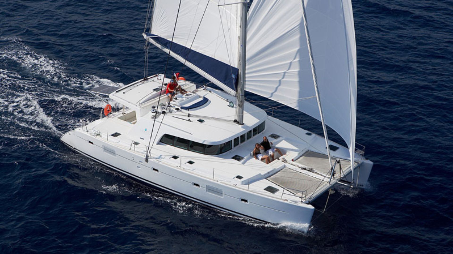 圣托里尼岛宝石号双体船巡游体验，含餐