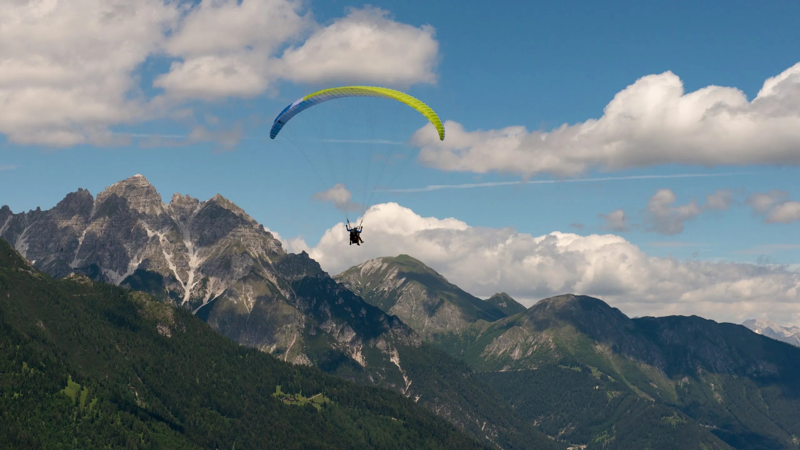 新斯蒂夫特伊姆斯图拜山谷双人滑翔伞体验