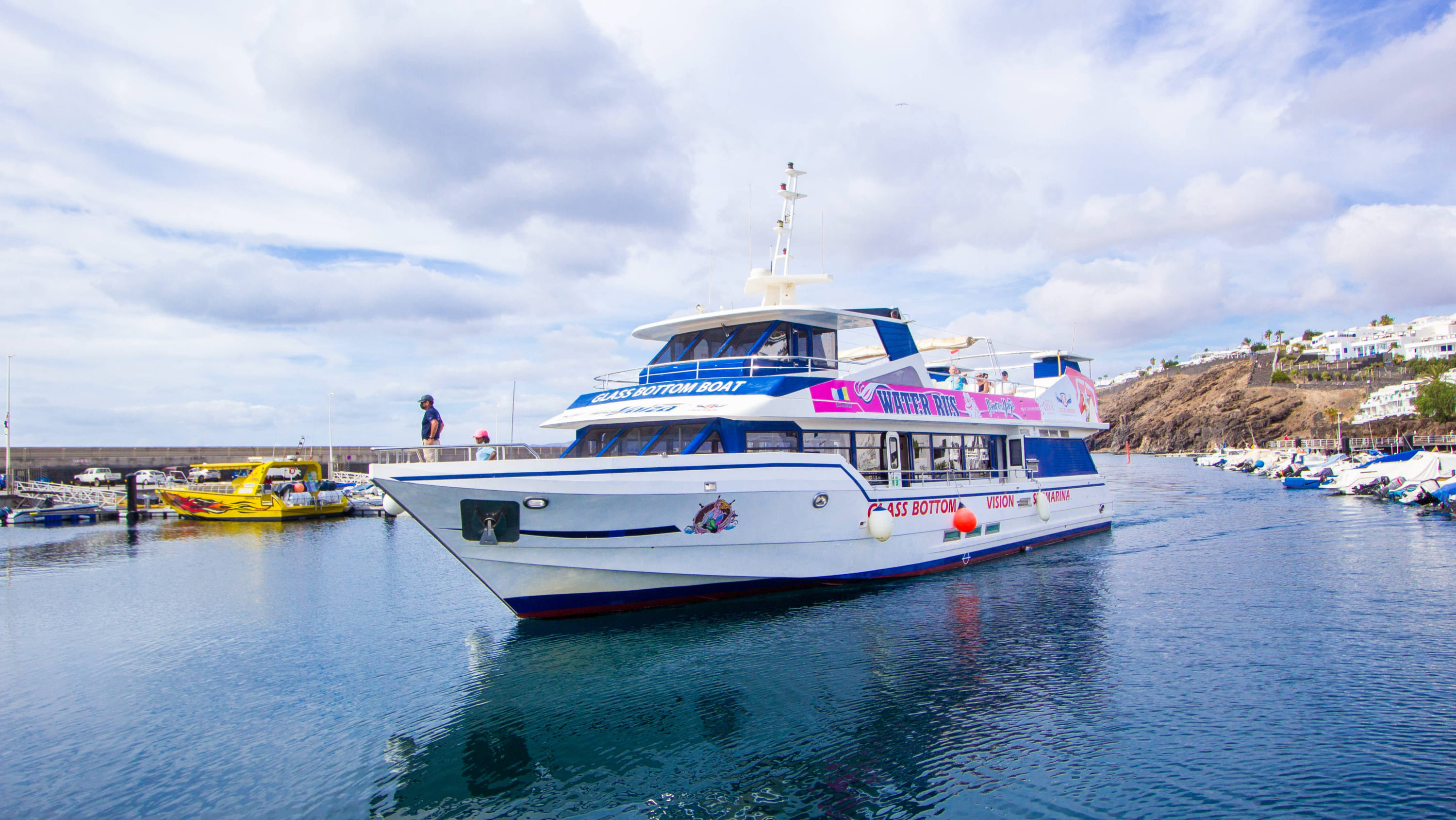 兰萨罗特岛Puerto del Carmen和Puerto Calero之间的船只接送服务