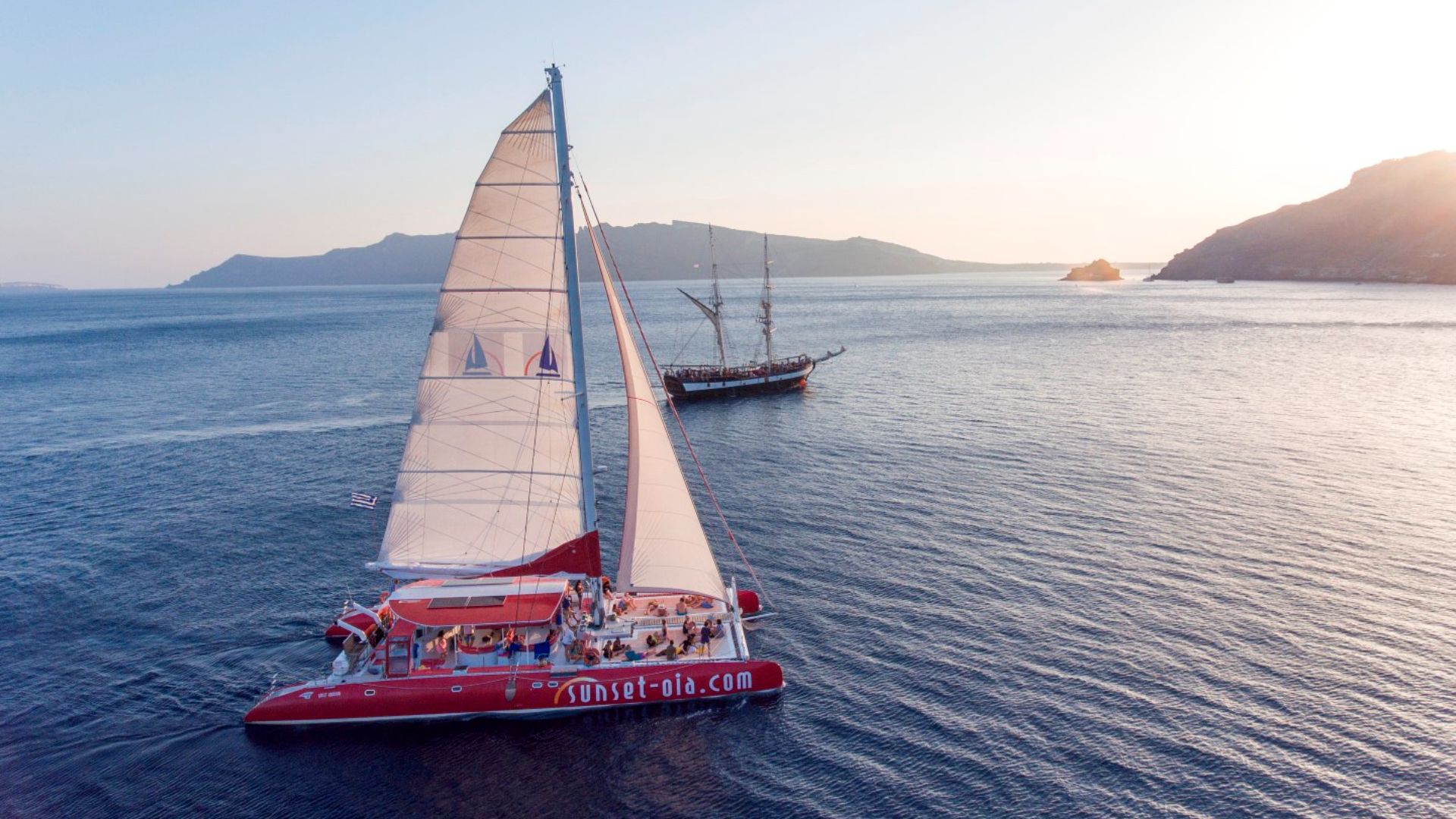 圣托里尼岛双体船红色游轮体验，含餐