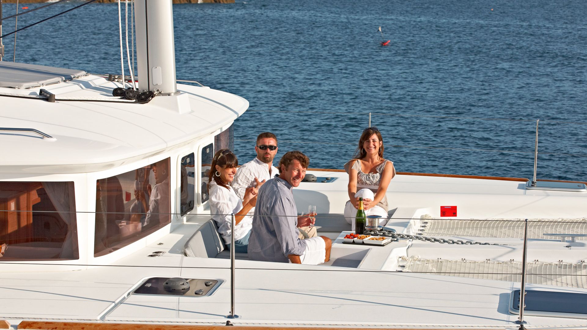 圣托里尼岛豪华双体船游船体验，含餐