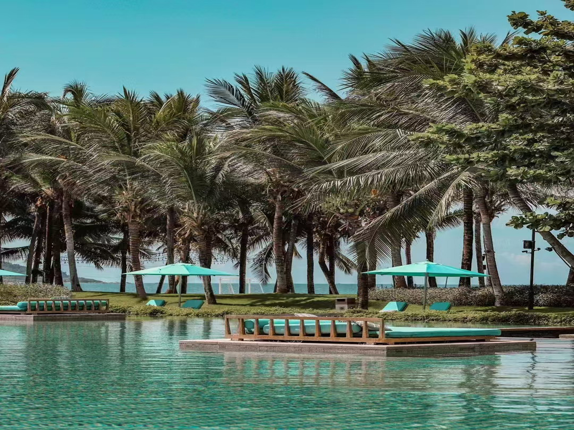 海南三亚奢宿私家5日（五钻文华东方/嘉佩乐+后海冲浪+豪华游艇出海+深海垂钓+蜈支洲岛+热带天堂森林公园+亚龙湾沙滩+南山观音）