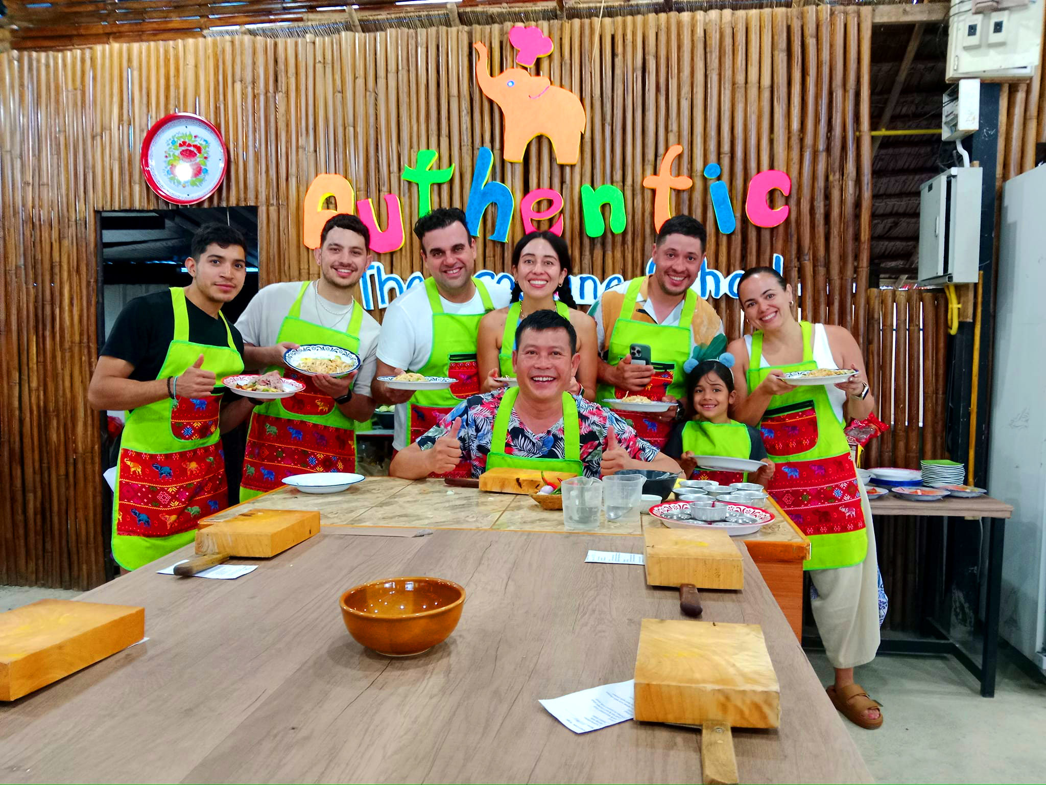 正宗泰式烹饪学校的泰式烹饪课程和当地市场之旅