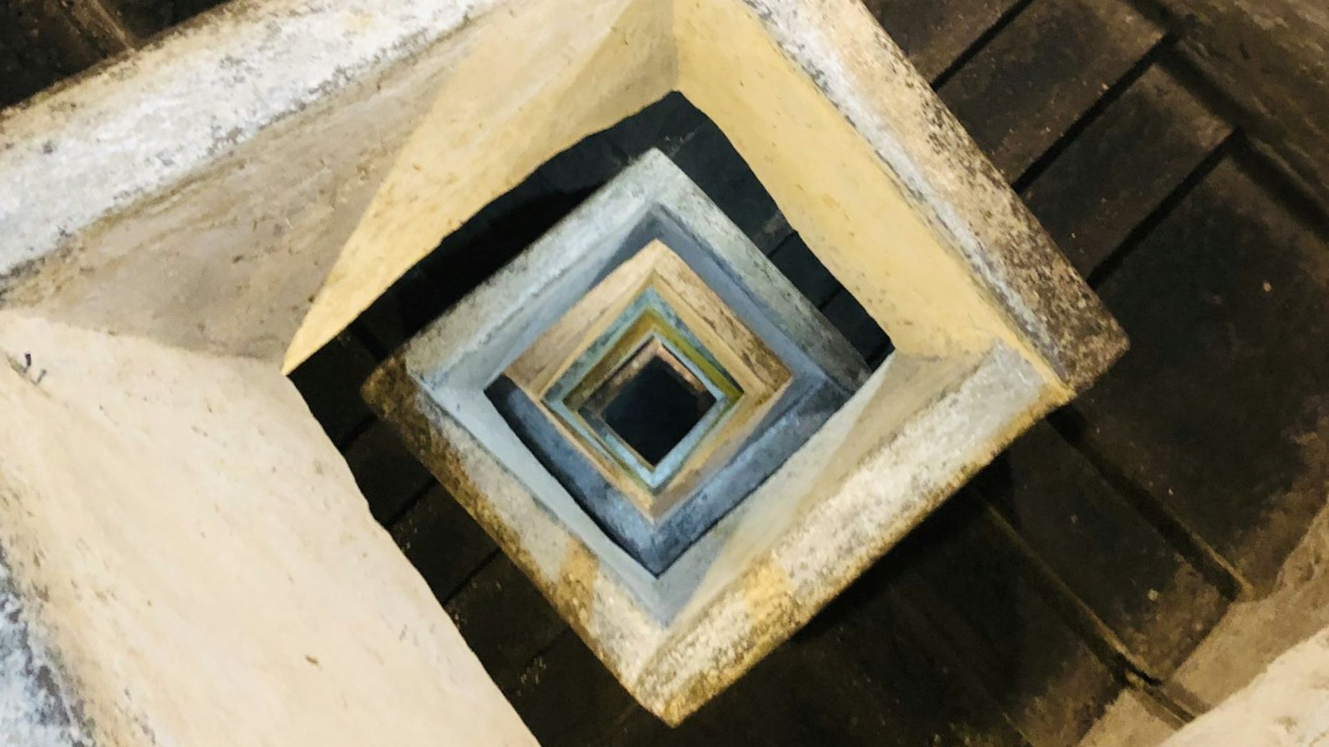 拿坡里（Naples）西班牙区地下之旅