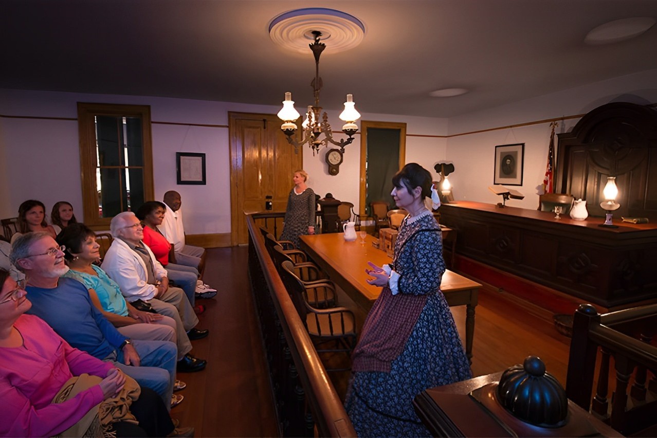 圣地牙哥 (San Diego) 威利屋 (Whaley House) 夜间导览