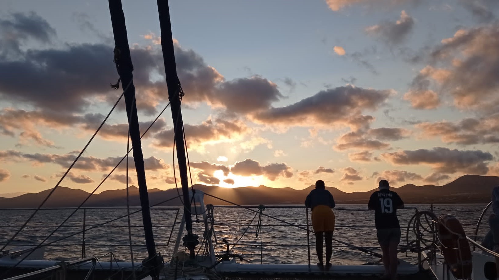 从兰萨罗特岛出发的海豚观赏日落巡游