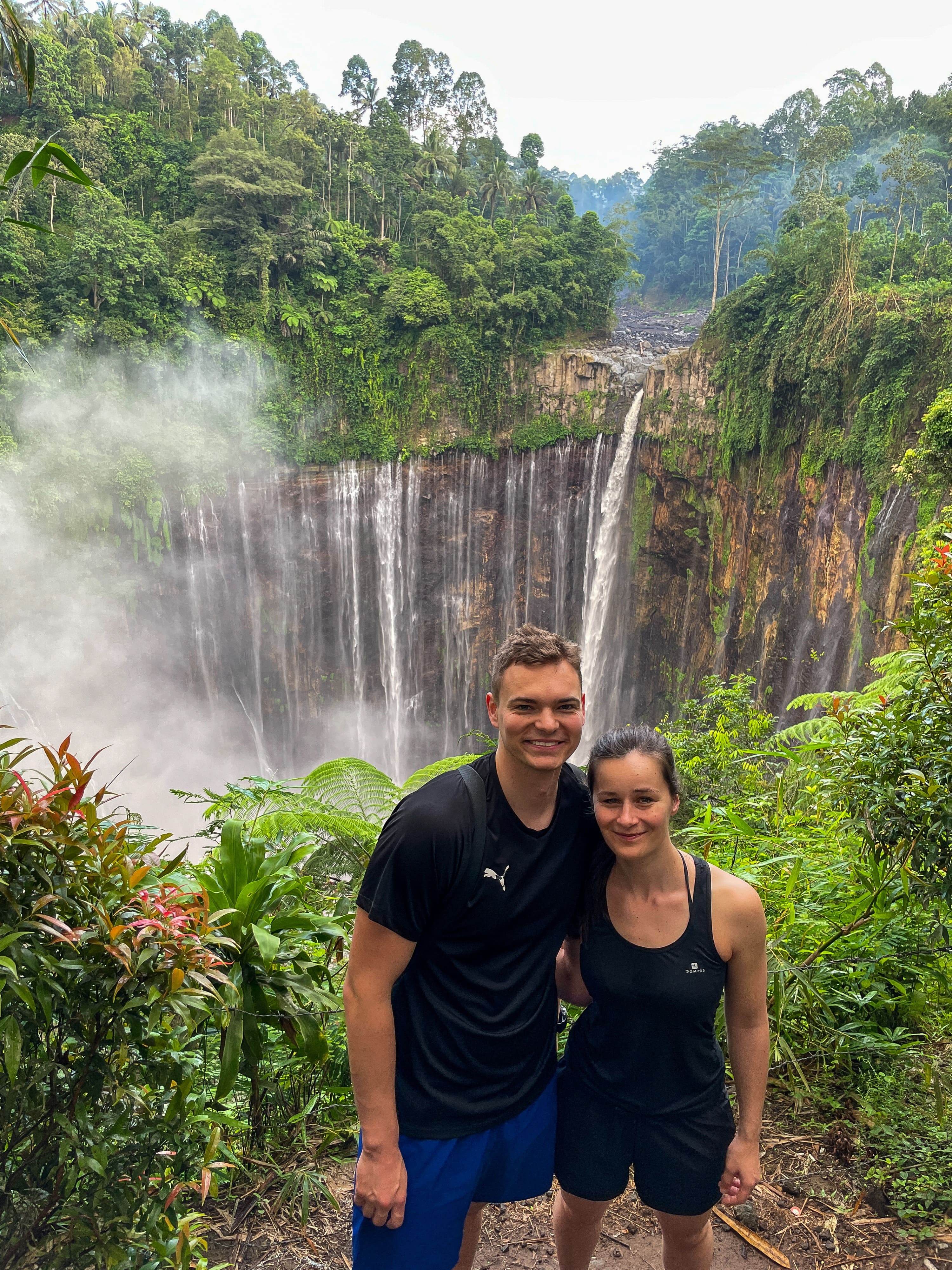 巴纽旺吉出发 - 图姆帕克塞武瀑布、布罗莫日出 & 塔布汉岛一日游