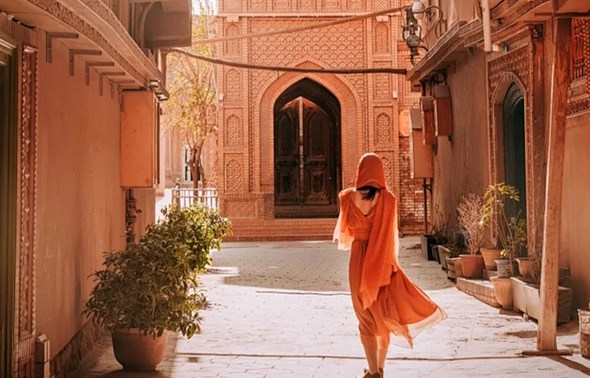 新疆南疆悦享喀什6日游（喀什古城旅拍+白沙湖+班迪尔蓝湖+喀拉库里湖+红其拉普国门+木吉火山口+瓦罕走廊+盘龙古道+慕士塔格四号冰川））