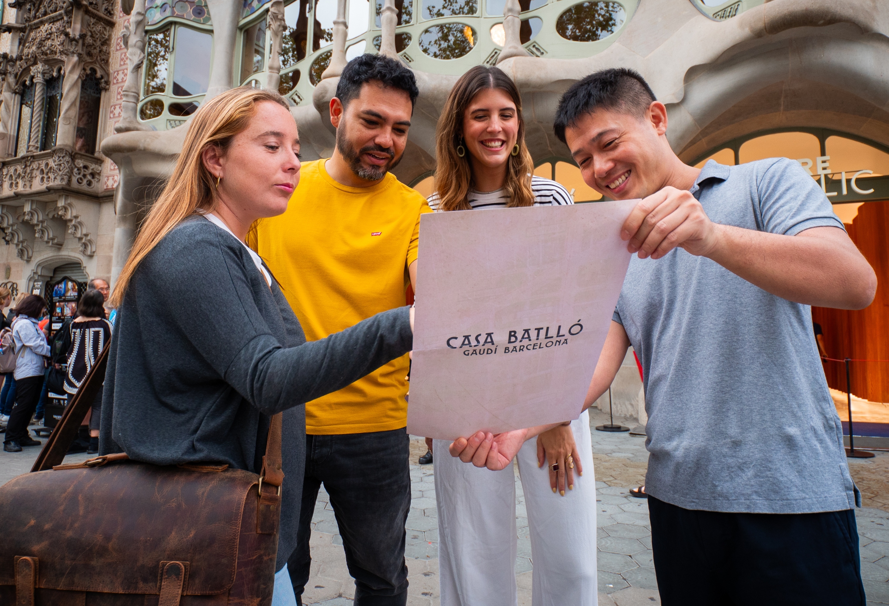 街头逃脱：巴塞罗那高迪和隐藏的宝藏游戏 (Street Escape : Gaudi and the Hidden Treasure Game in Barcelona)