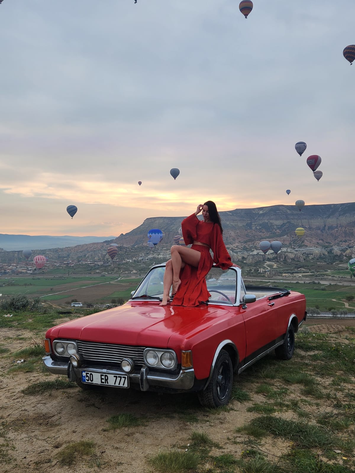 卡帕多西亚老爷车和热气球追逐之旅