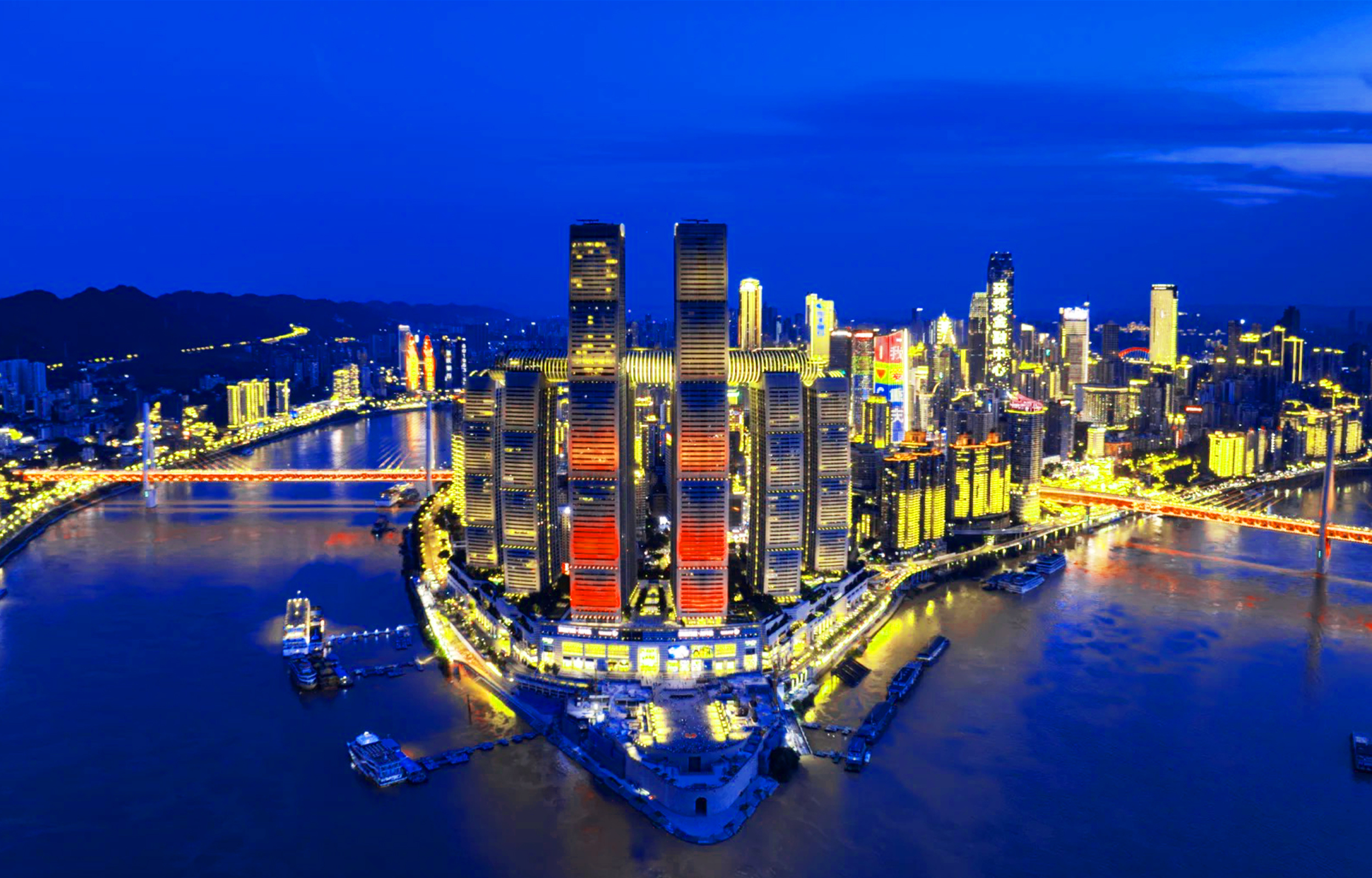 重庆夜景经典环线夜游（长江大桥+南滨路+朝天门+世贸天台畅玩）