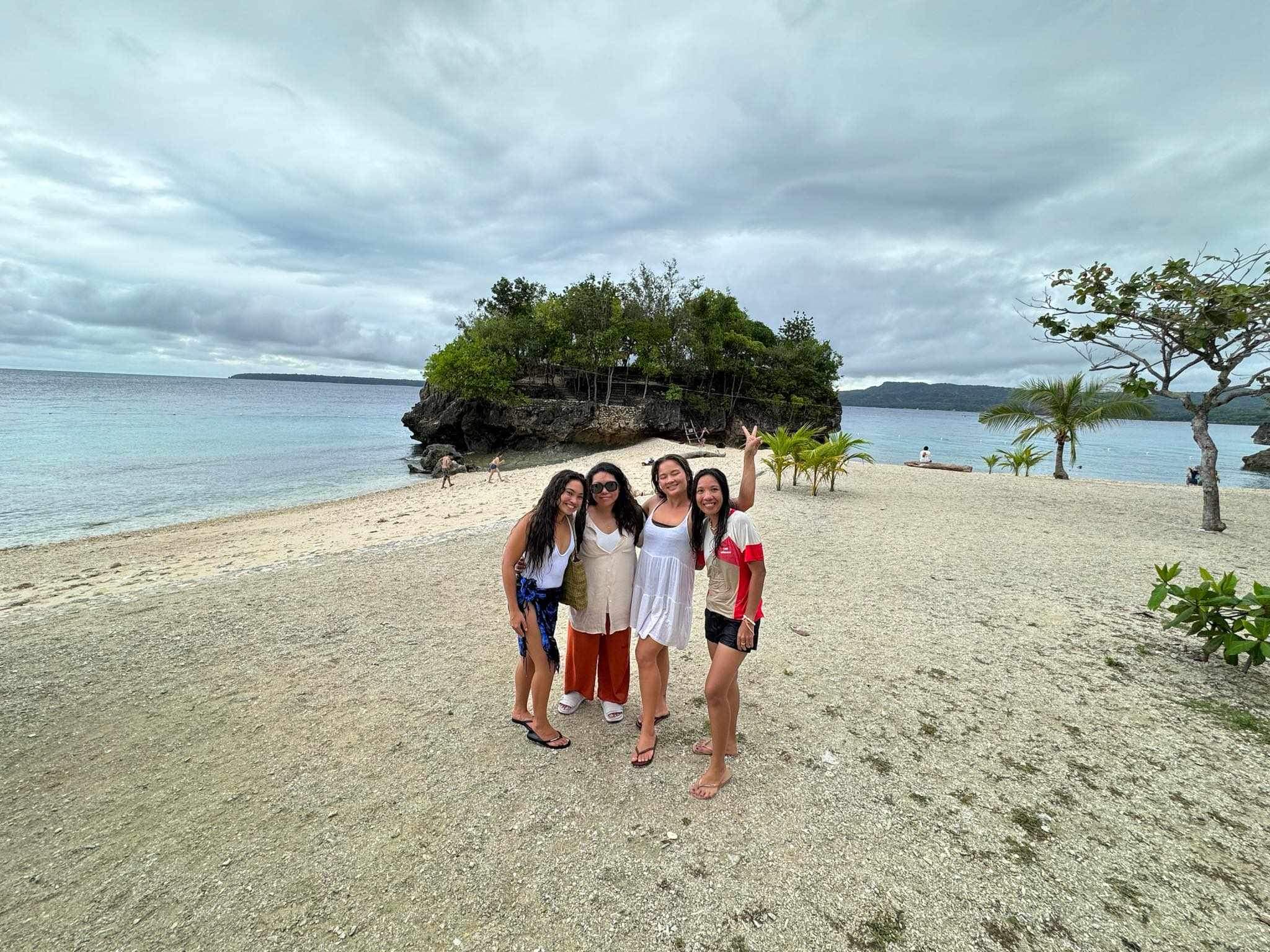 神秘锡基霍尔冒险之旅：瀑布、悬崖和水下刺激