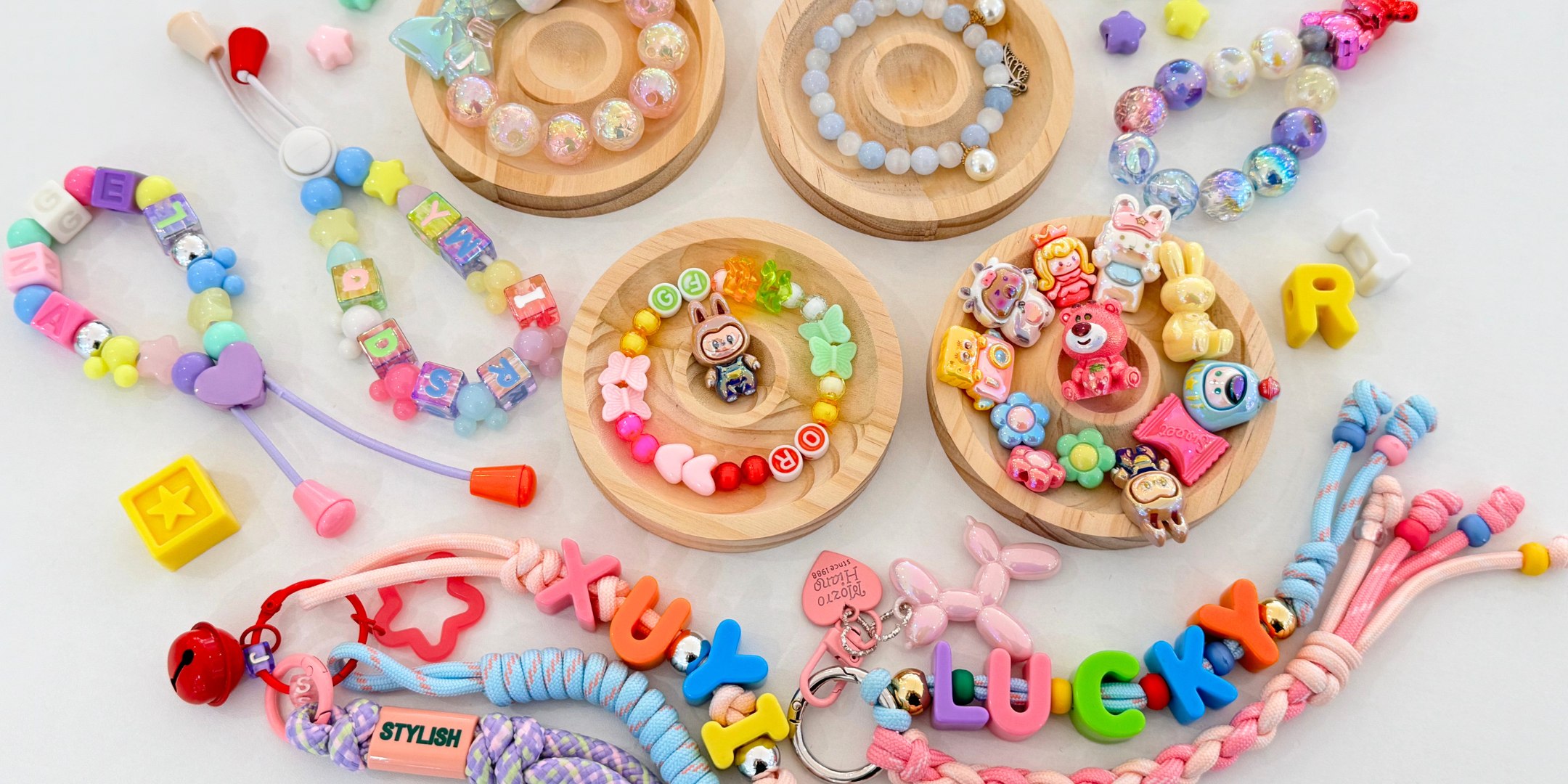 在 313 萨默塞特岛的 Gift-ed by Turtle 体验串珠