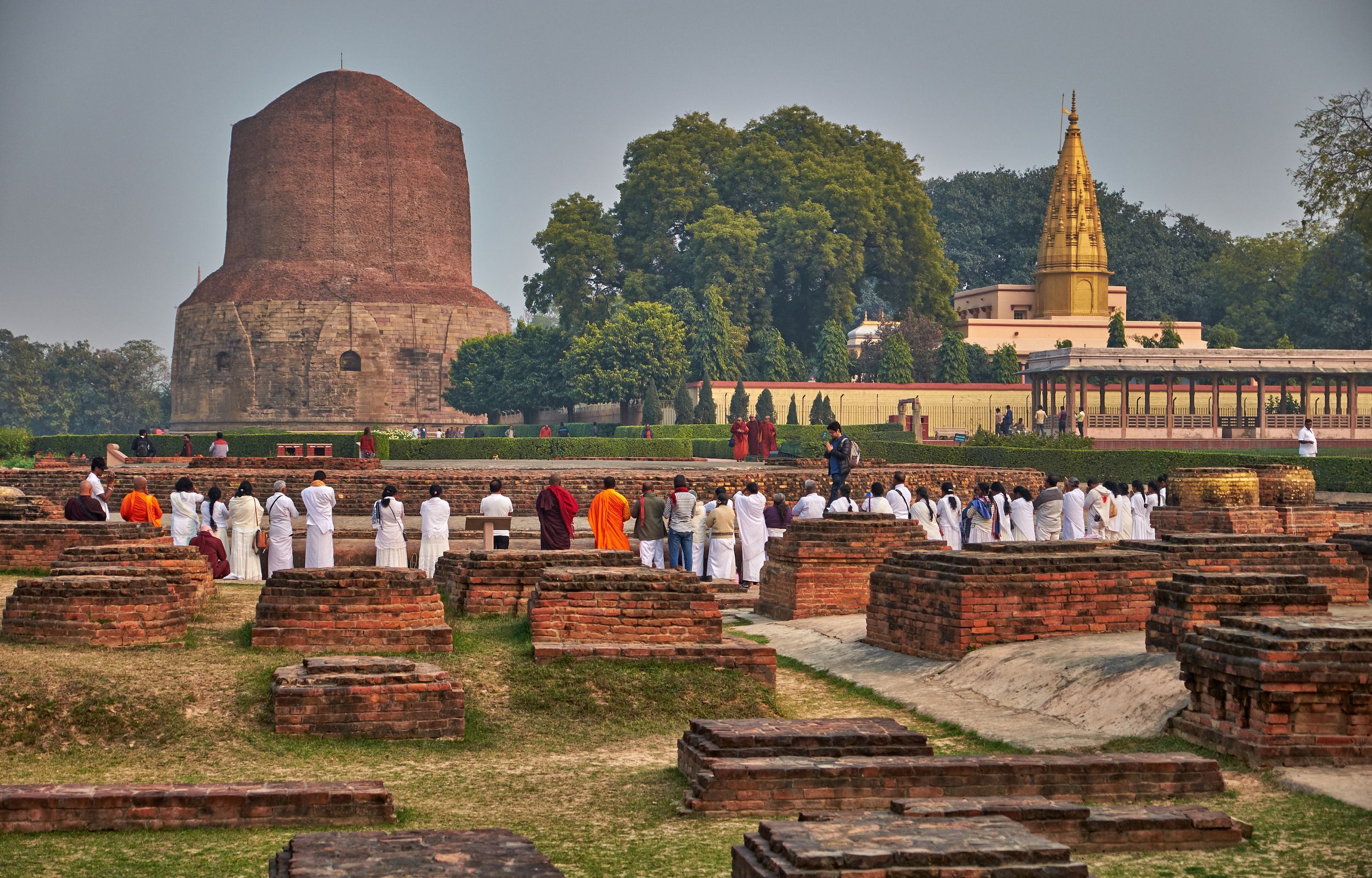 从瓦拉纳西出发：鹿野苑一日游，包含乘船和恒河夜祭