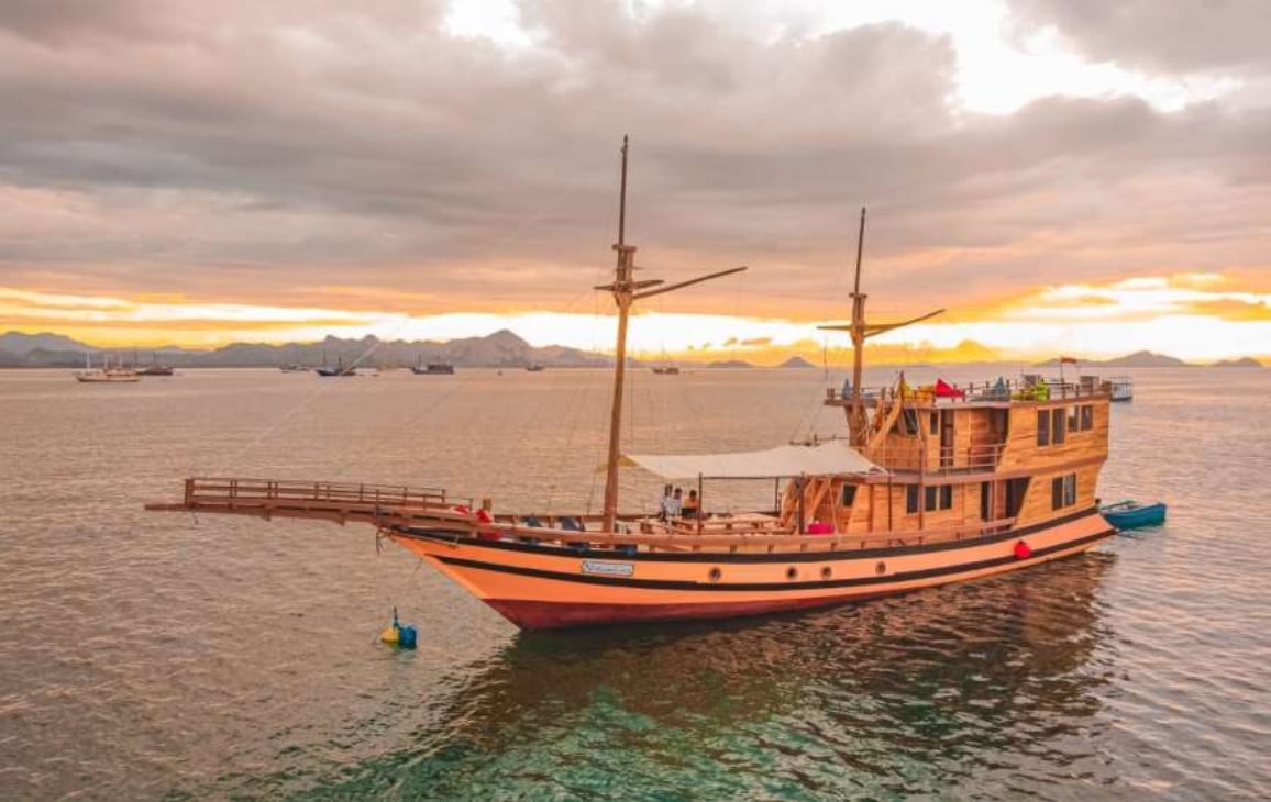 科莫多岛 Phinisi 帆船 3天2夜浮潜行程（拉布安巴佐出发）