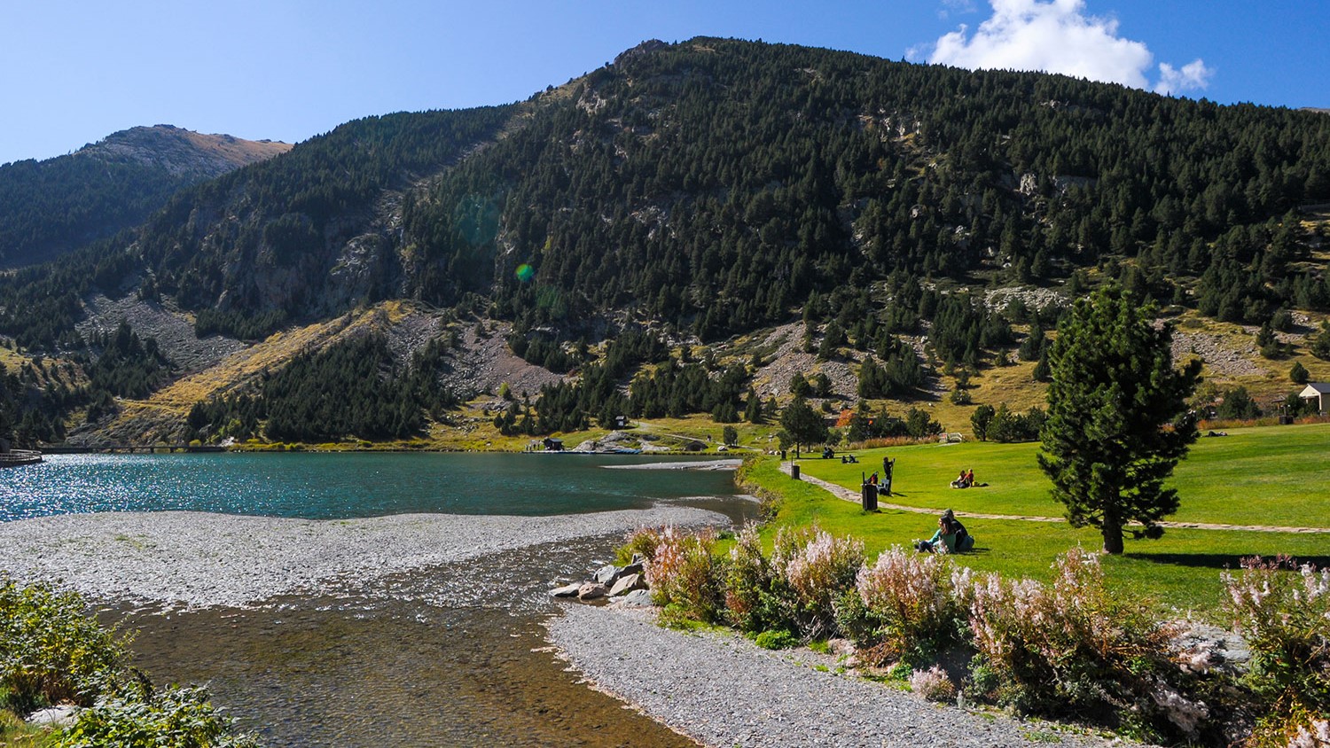 从巴塞隆纳出发的庇里牛斯山与中古世纪村庄之旅