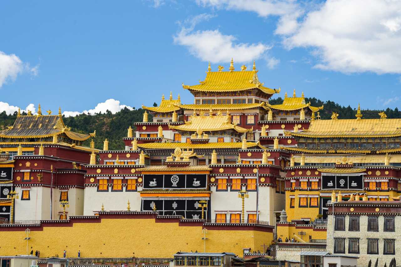 香格里拉私人导览一日游 松赞林寺 依拉草原 龟山公园 独克宗古城