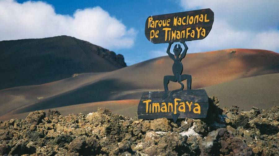 提曼法亚国家公园、哈梅奥斯德尔阿瓜火山洞与洛斯贝德斯洞穴精华游